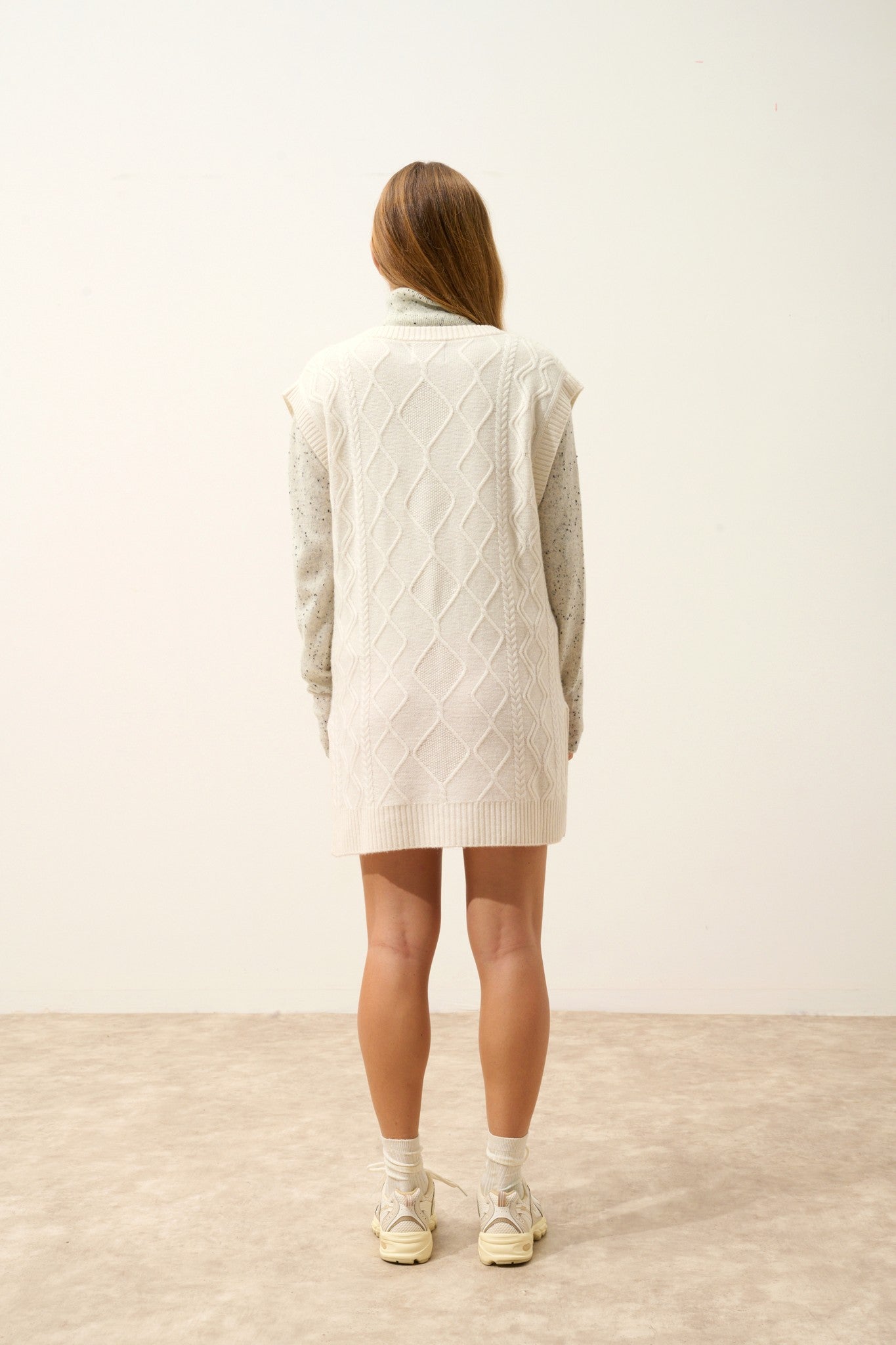 vivena pull col v sans manches 4 fils ivoire 100% cachemire