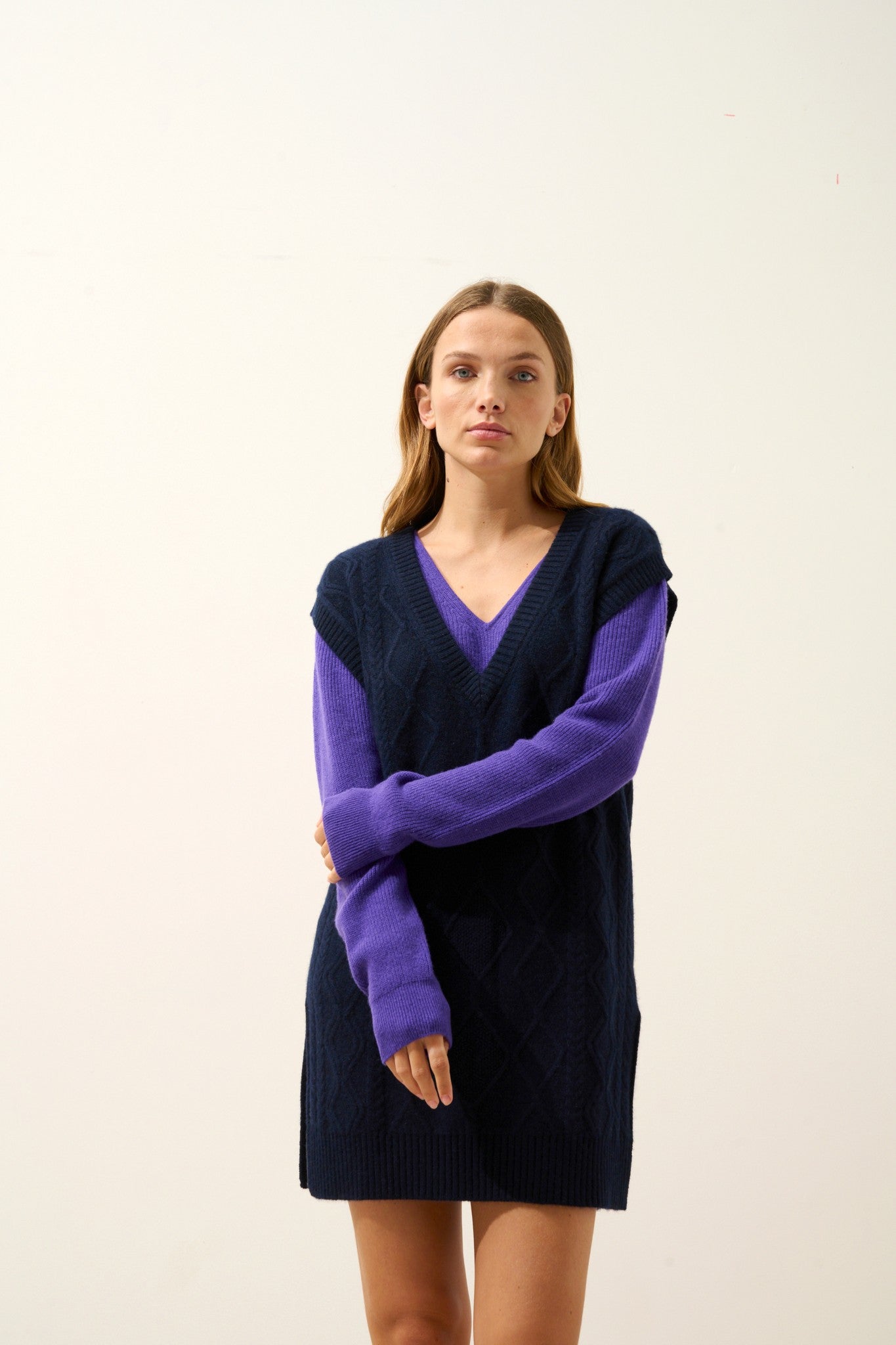 vivena pull col v sans manches 4 fils navy 100% cachemire