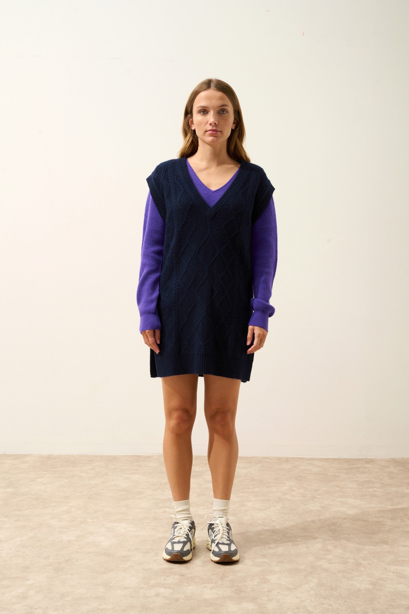 vivena pull col v sans manches 4 fils navy 100% cachemire