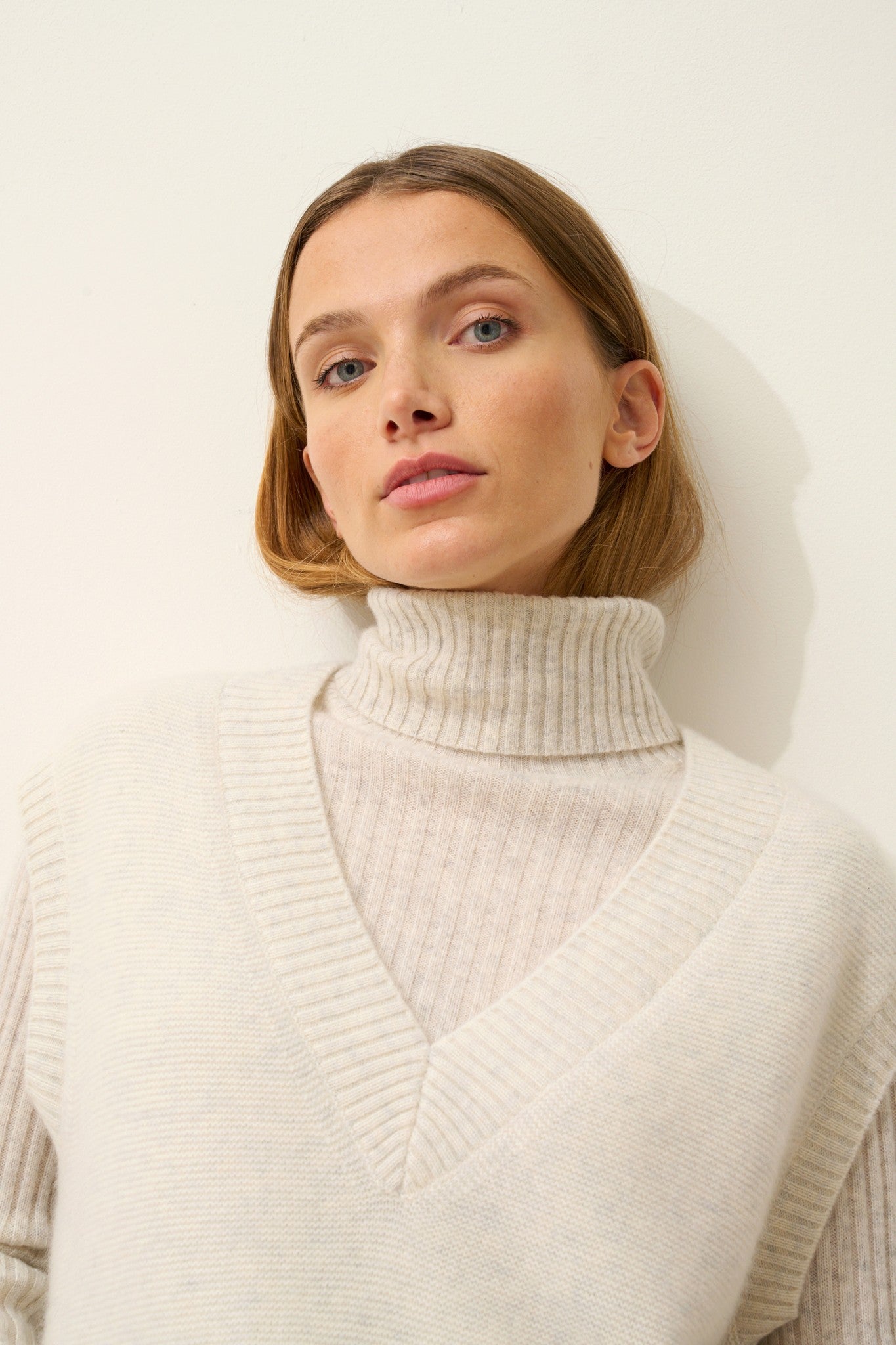 viviana pull col v sans manches 4 fils blanc chiné 100% cachemire