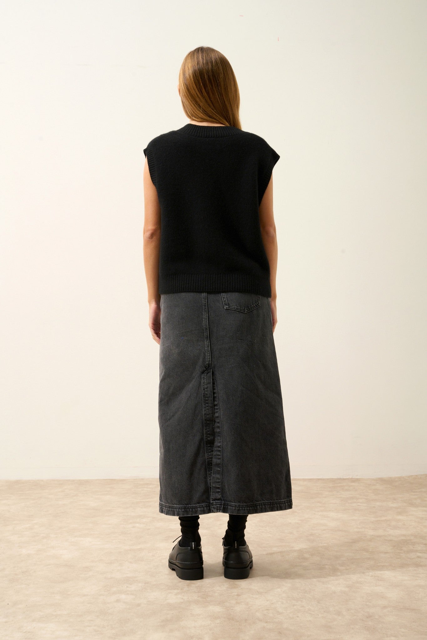 viviana pull col v sans manches 4 fils noir 100% cachemire