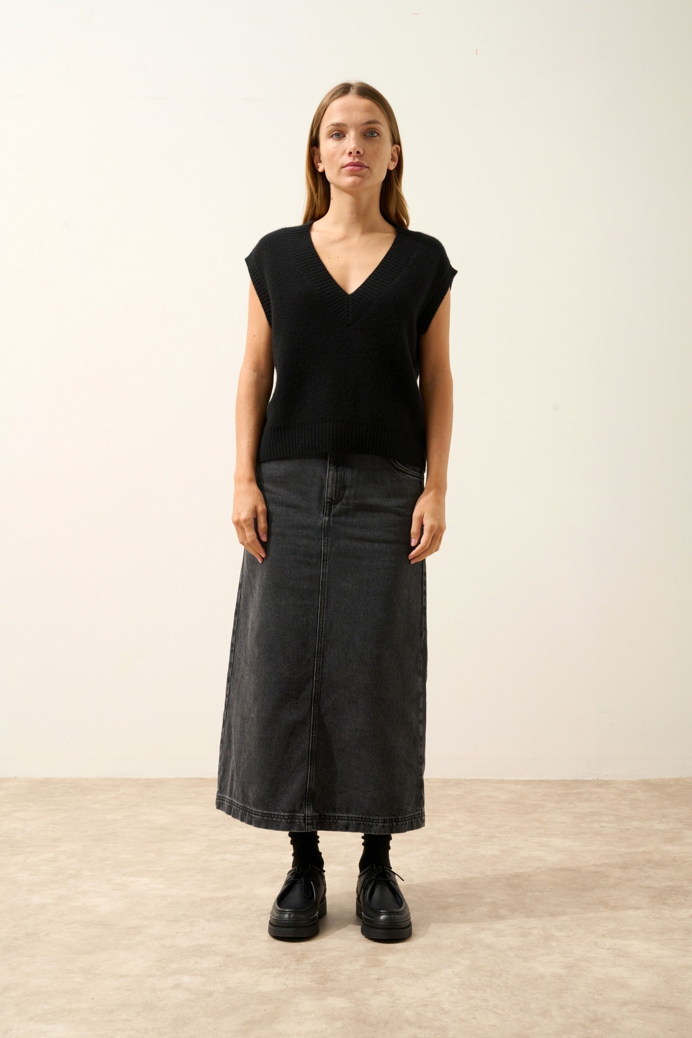 viviana pull col v sans manches 4 fils noir 100% cachemire