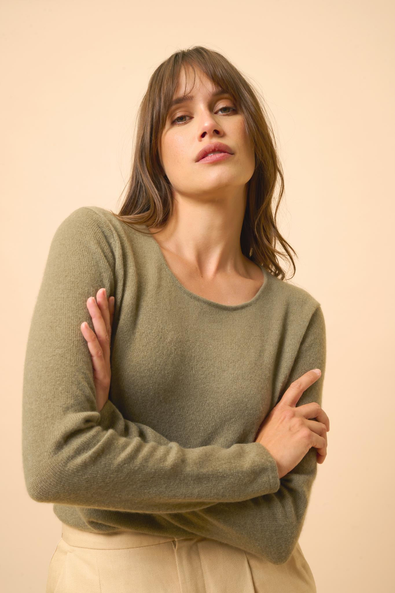 VIVIAN round-neck army sweater