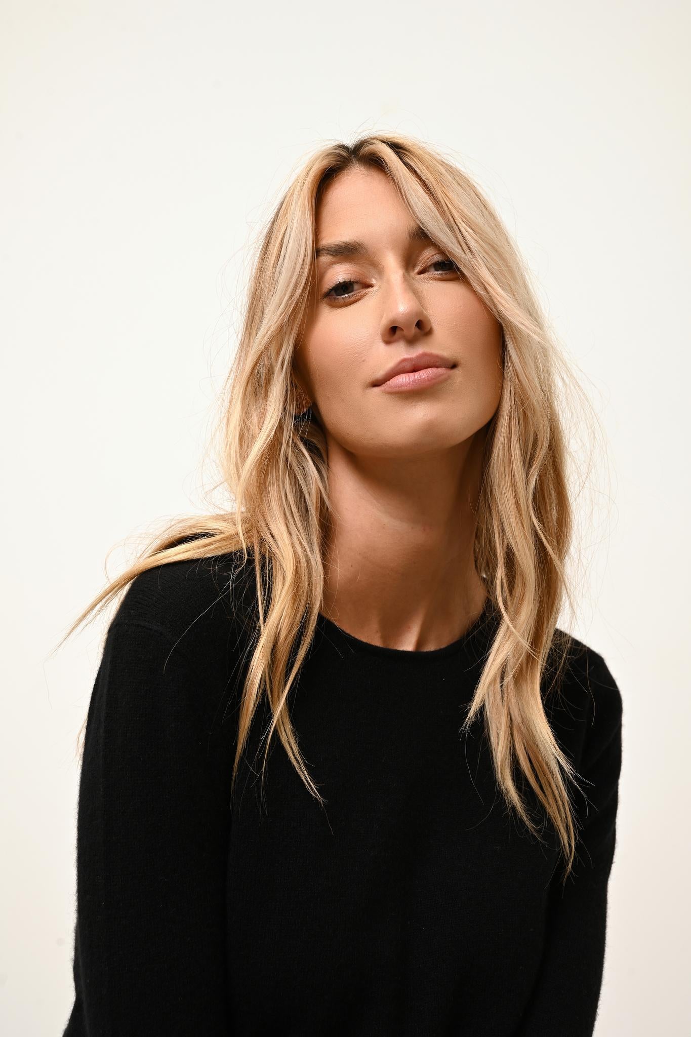 VIVIAN black round-neck sweater