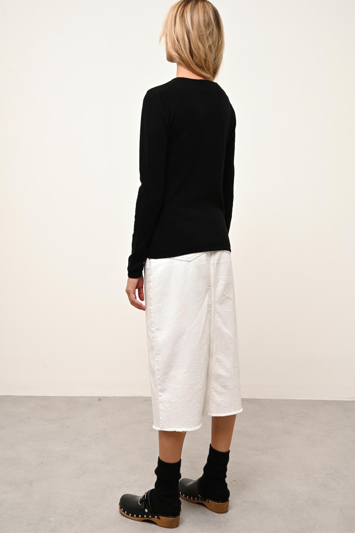 VIVIAN black round-neck sweater