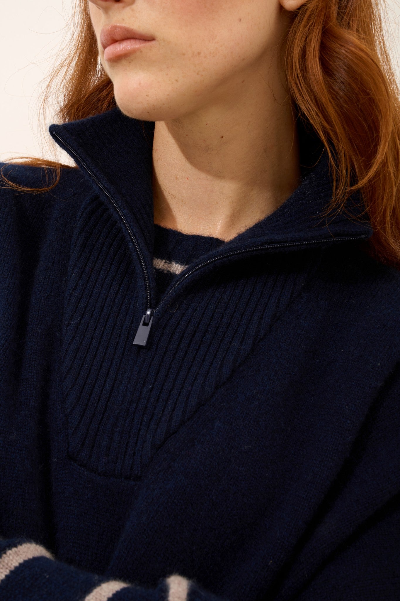 vivienne poncho col camionneur 4 fils navy 100% cachemire