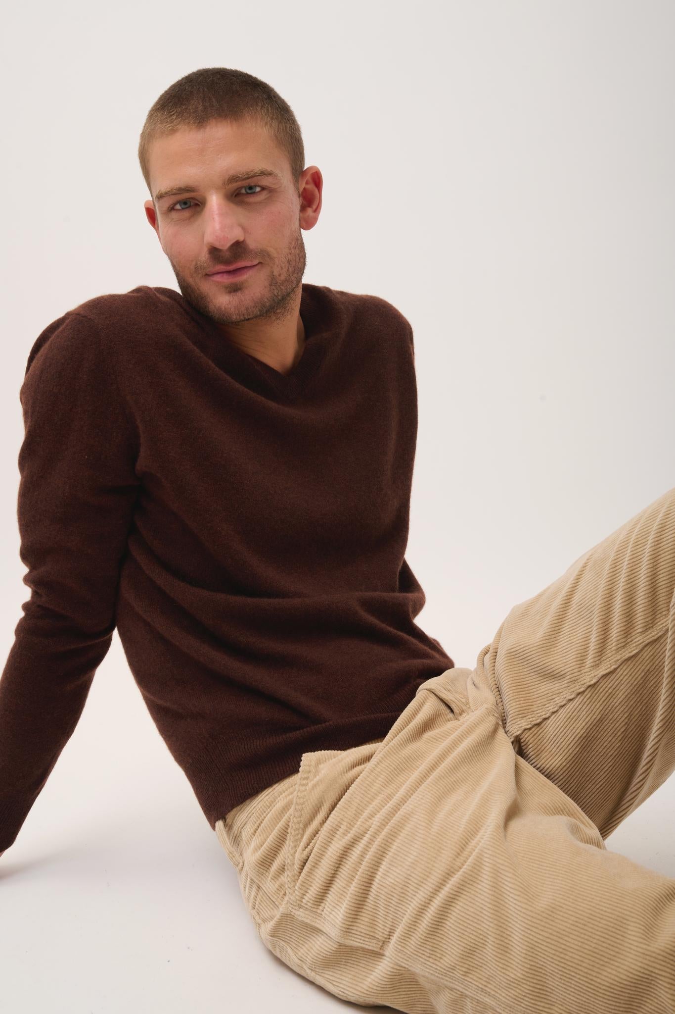 WALT coffee v-neck sweater