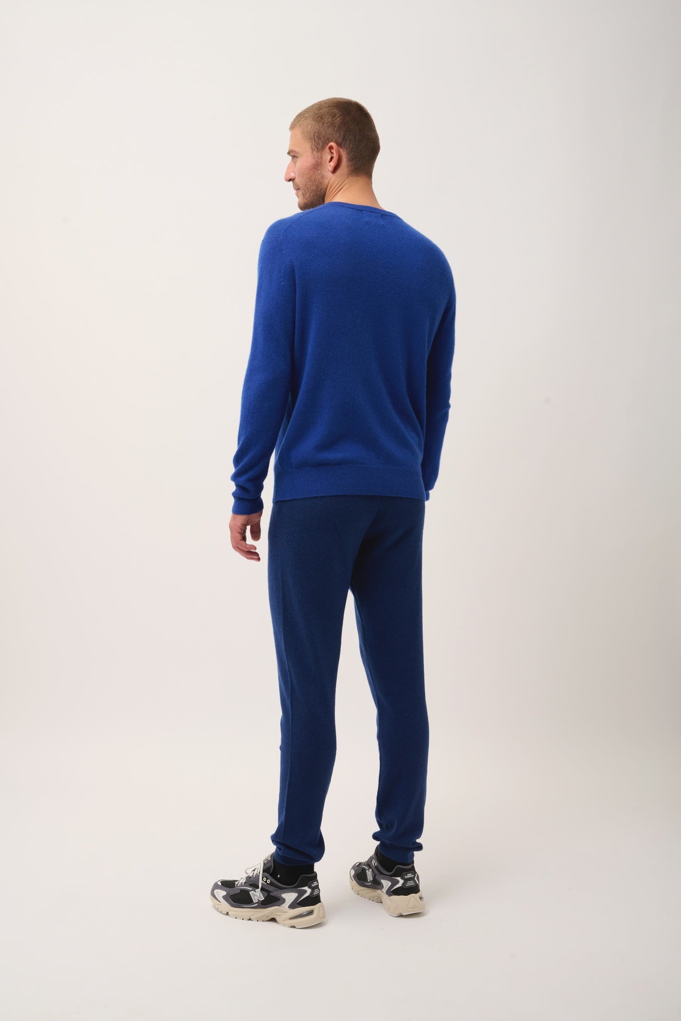 WALT v-neck sweater ultramarine
