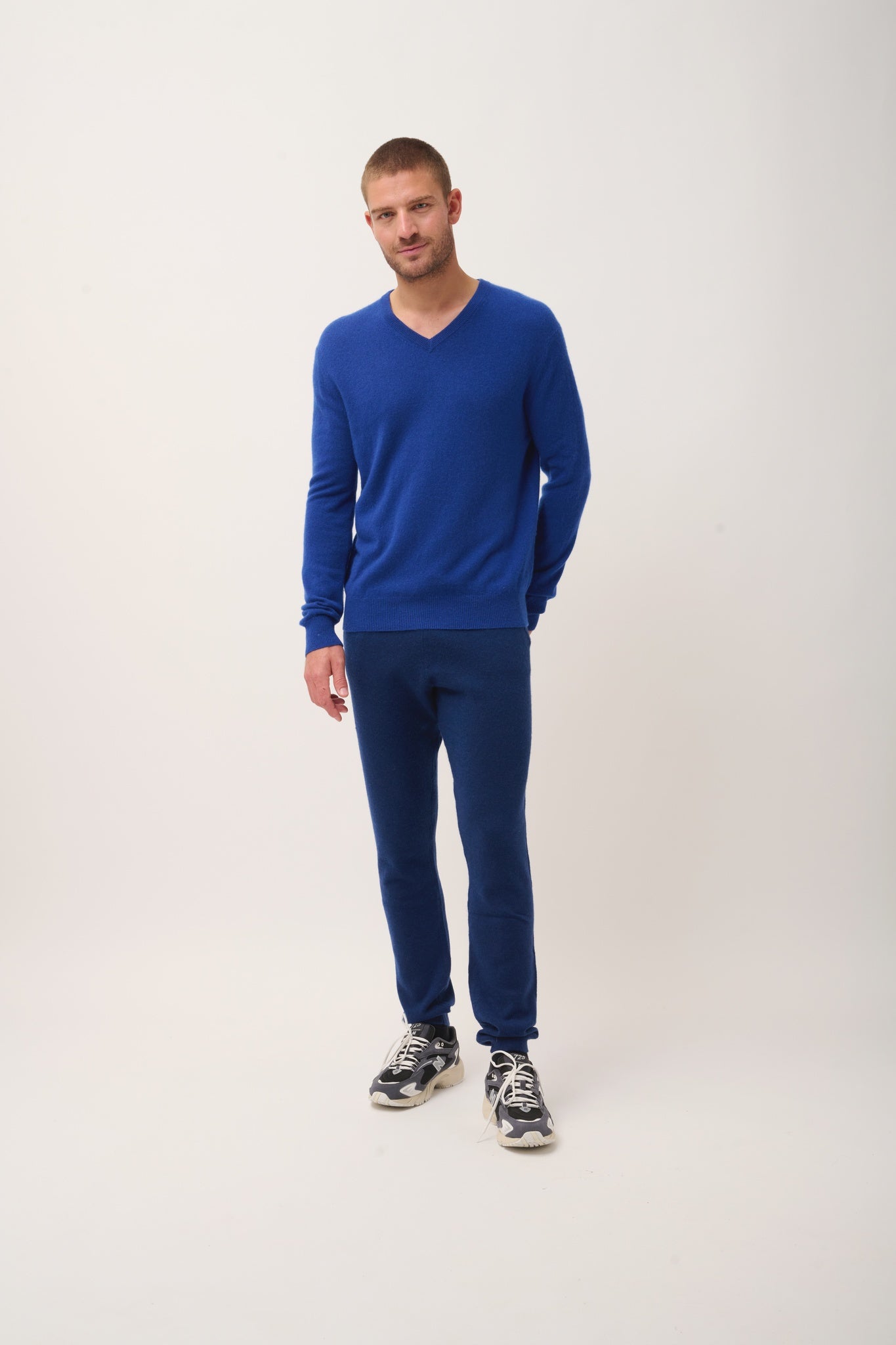 WALT v-neck sweater ultramarine