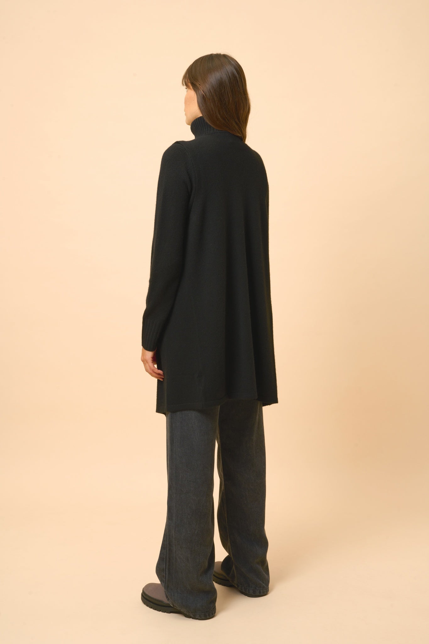 WISHAW black round-neck cardigan