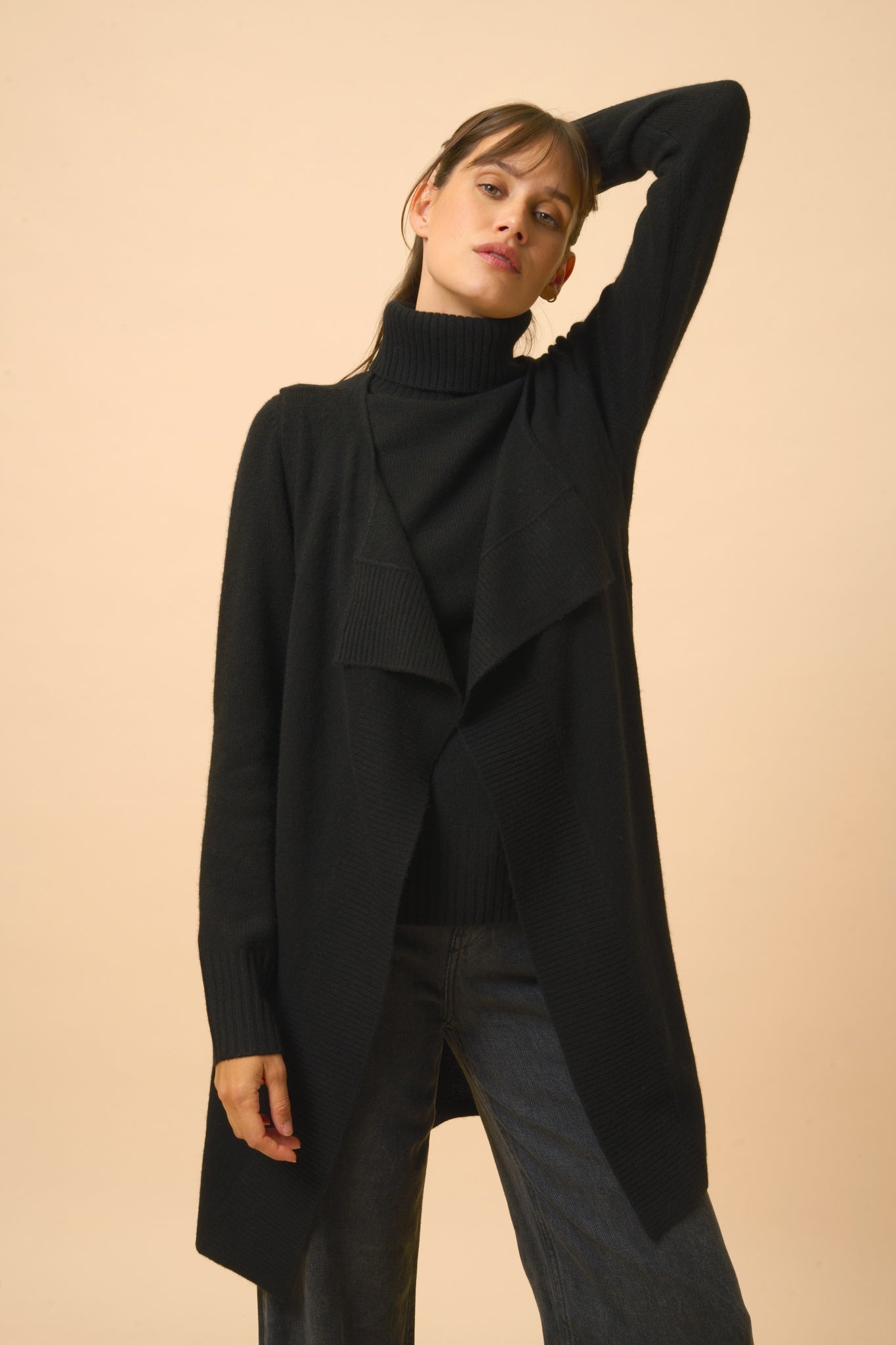 WISHAW black round-neck cardigan