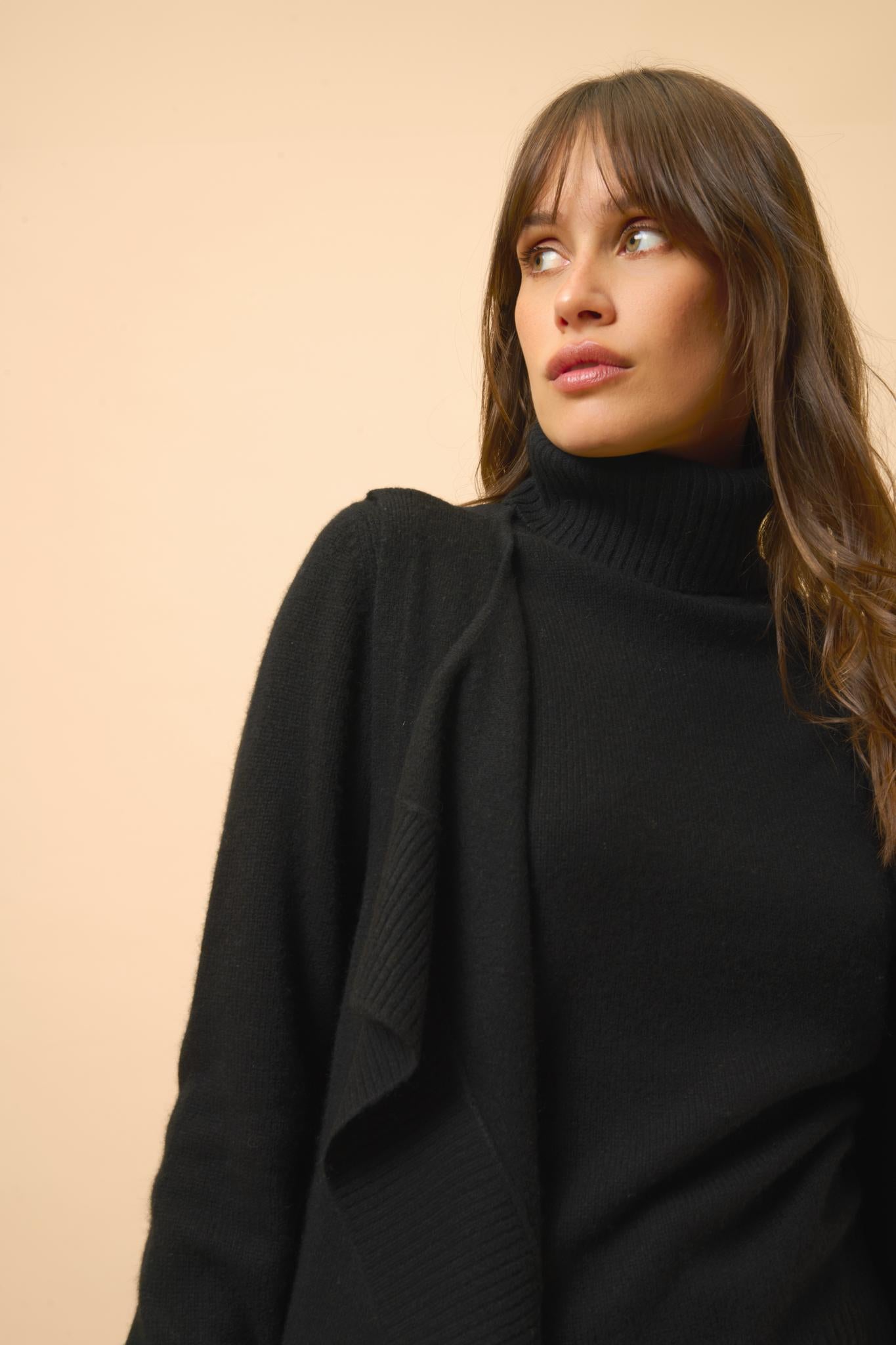 WISHAW black round-neck cardigan