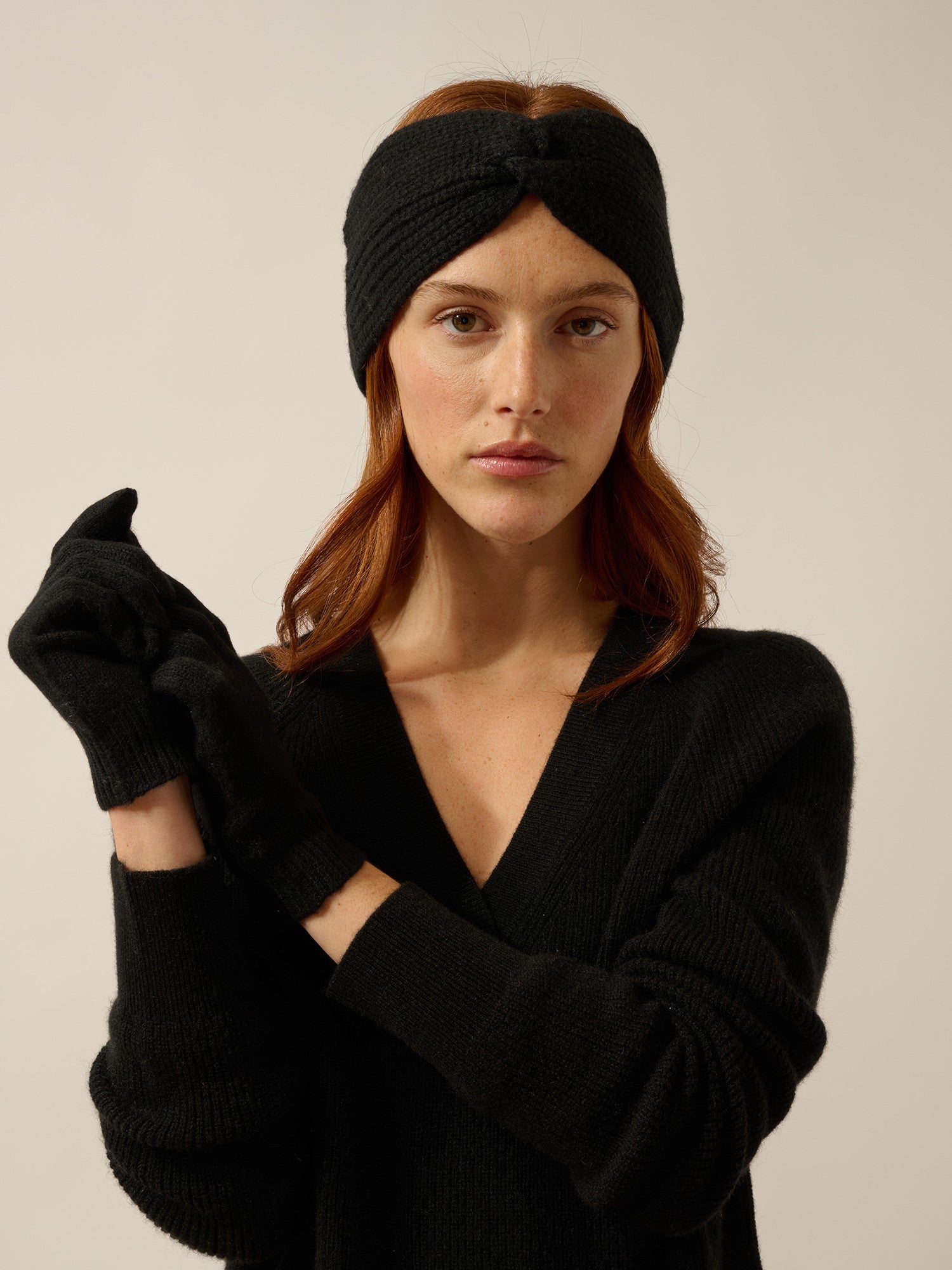 Yann gloves, 4 threads, black