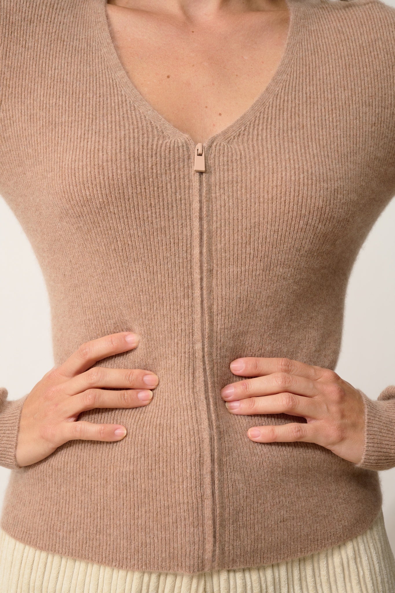 ZION v-neck cardigan camel mottled