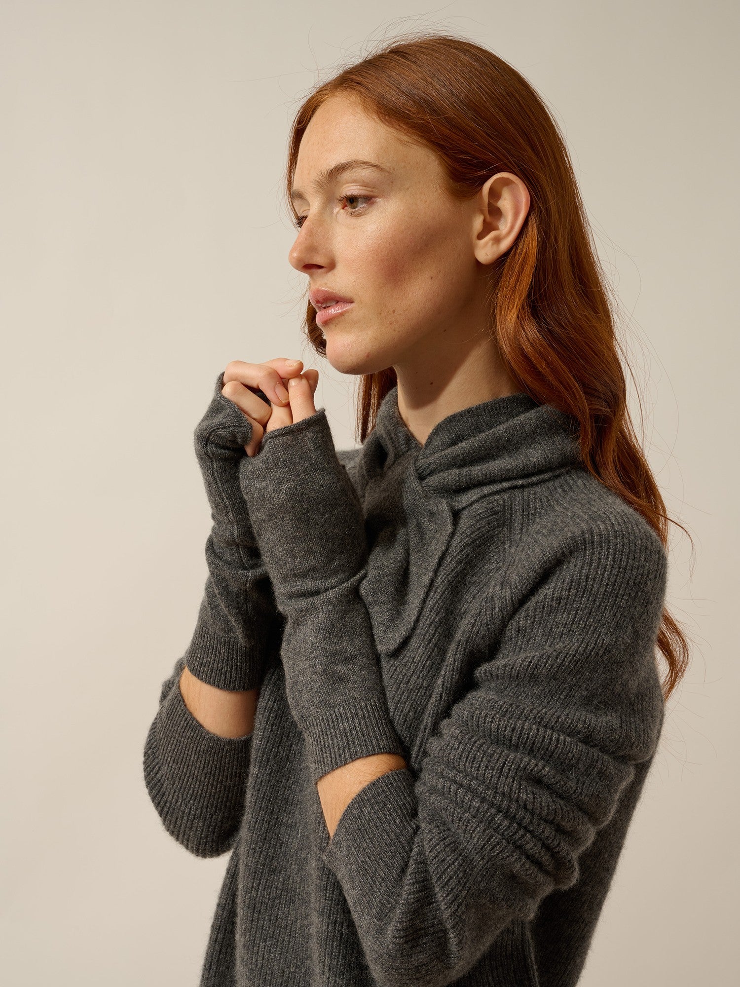 zoe anthracite heather mittens