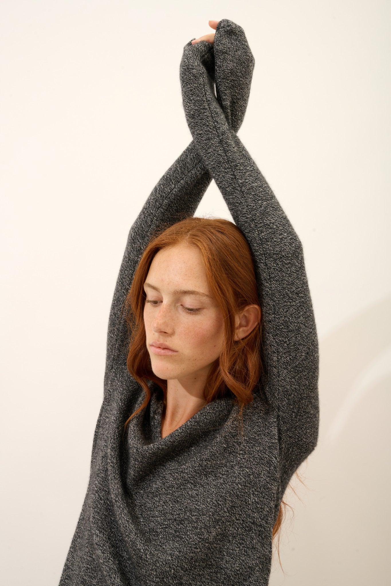 abby pull col v 4 fils noir/blanc 100% cachemire