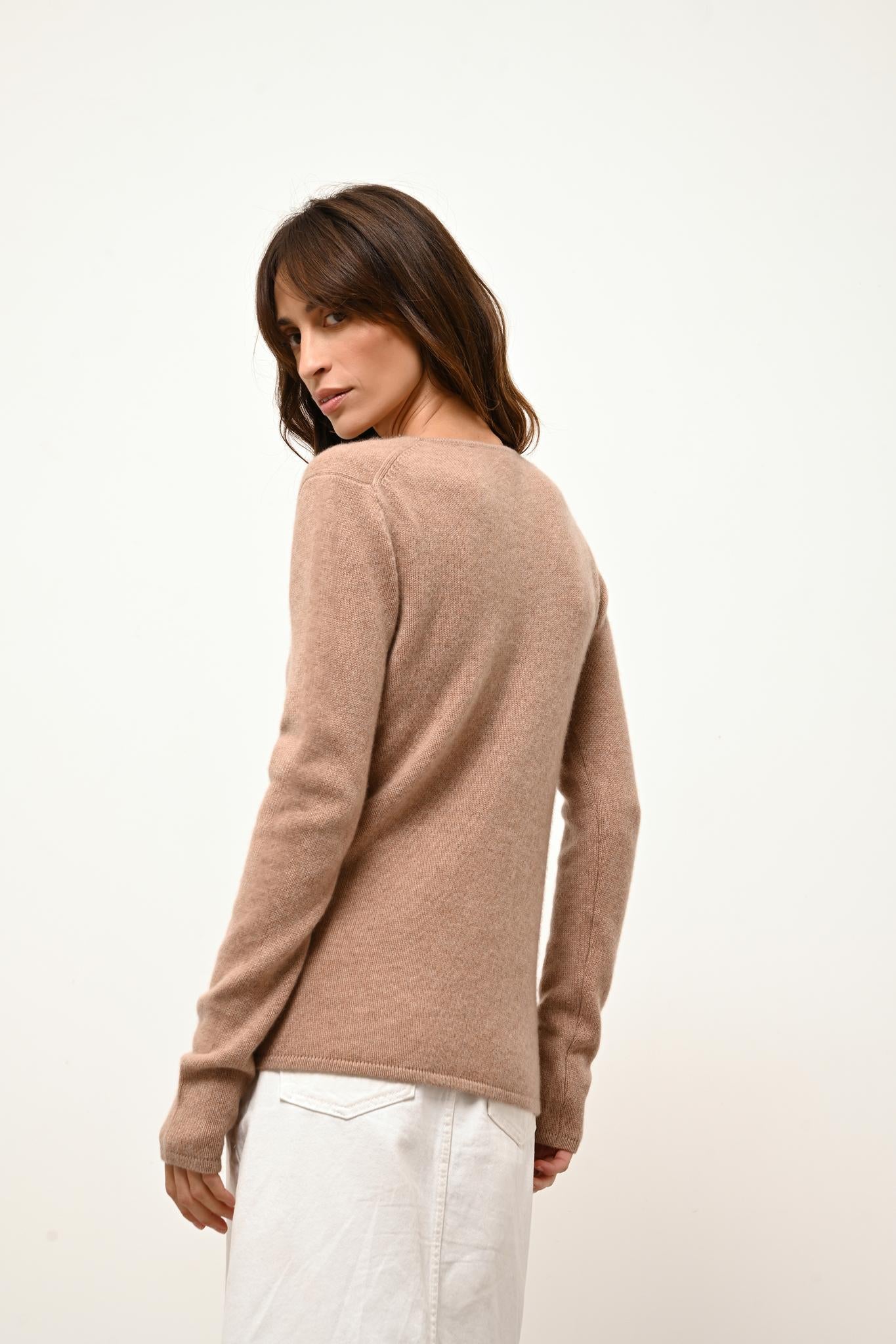 ABBY pull col v camel chiné