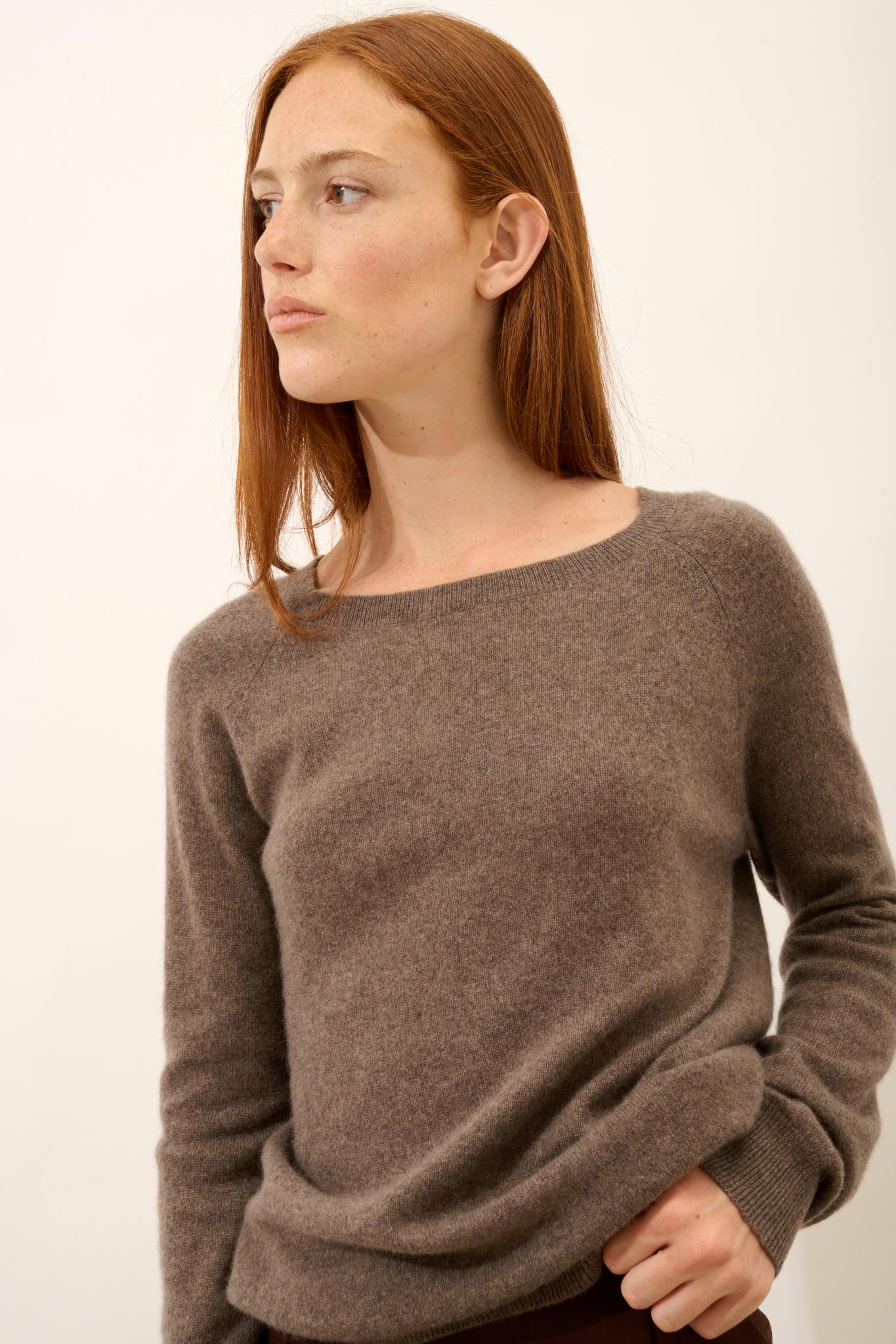ABIGAIL pull col bateau goutte dos taupe chiné