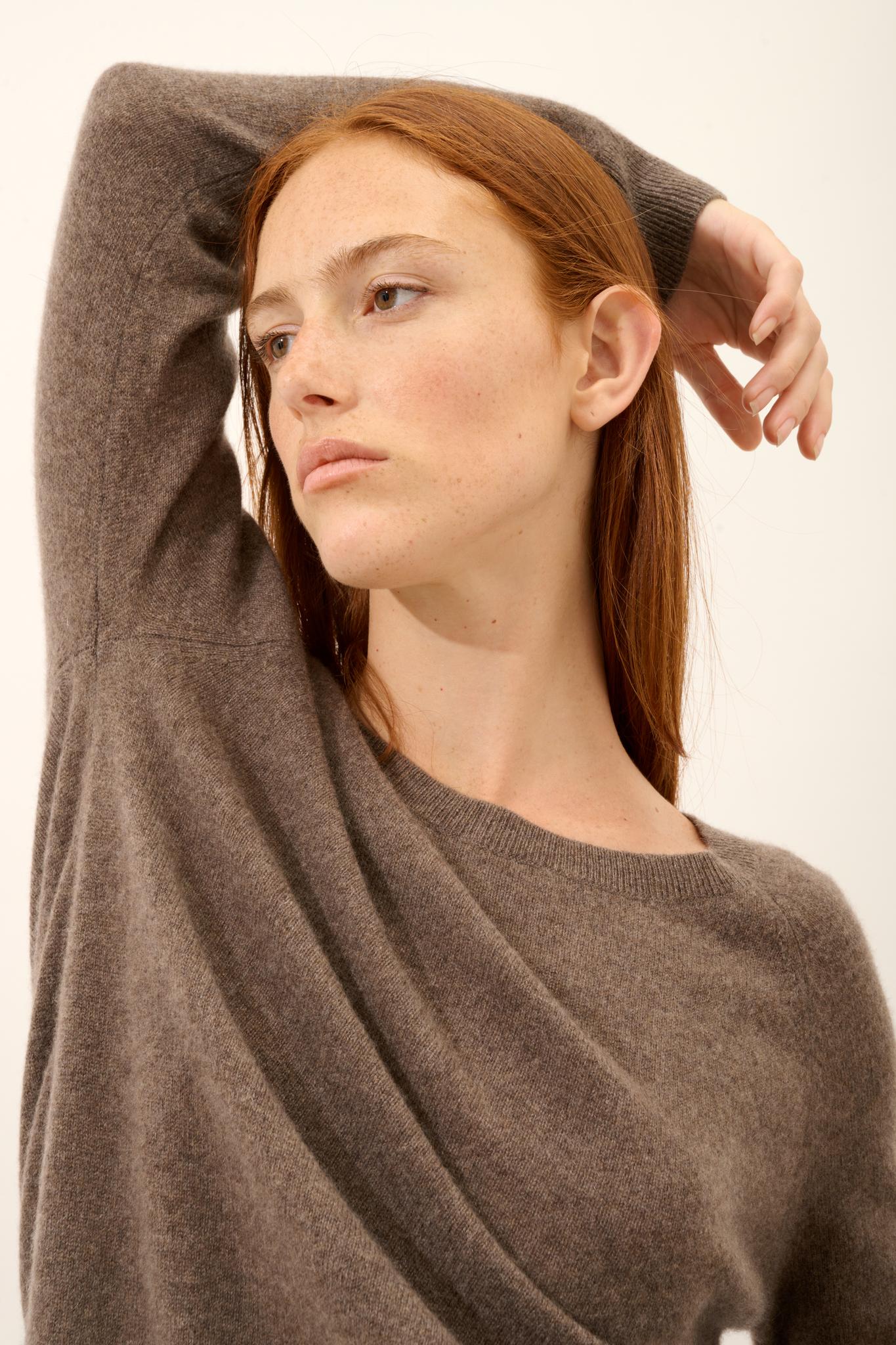ABIGAIL pull col bateau goutte dos taupe chiné