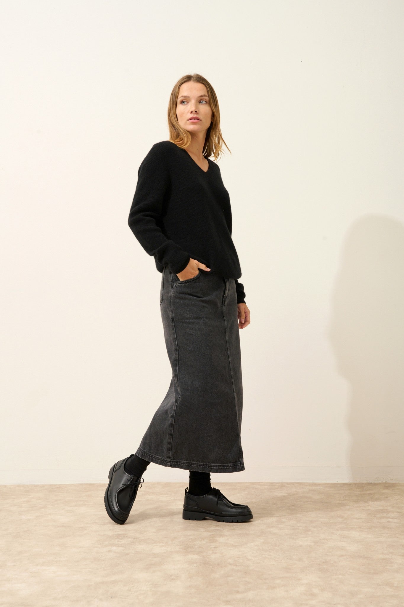 alenia pull col v noir 100% cachemire