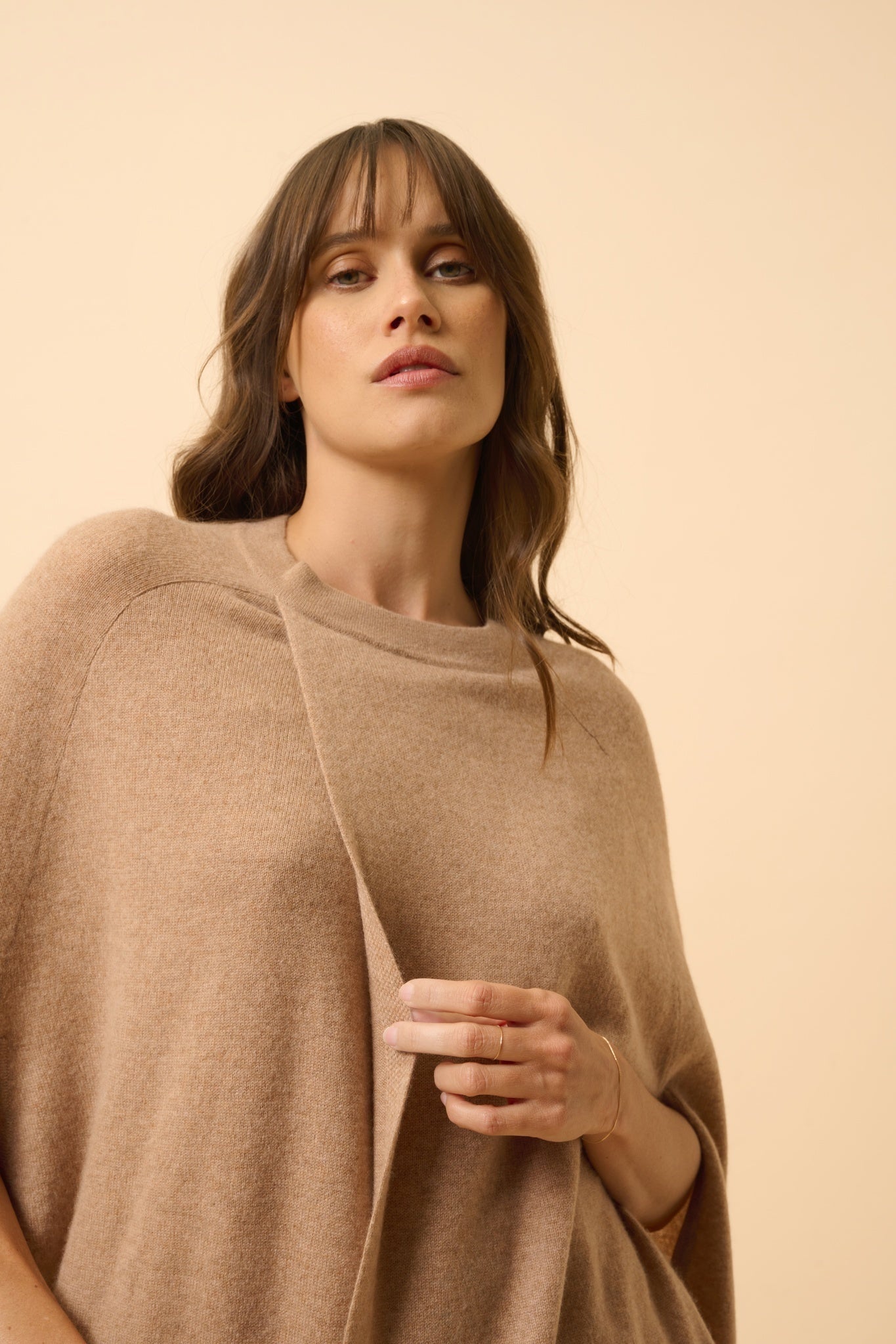 ALLOA round neck cape in heathered camel