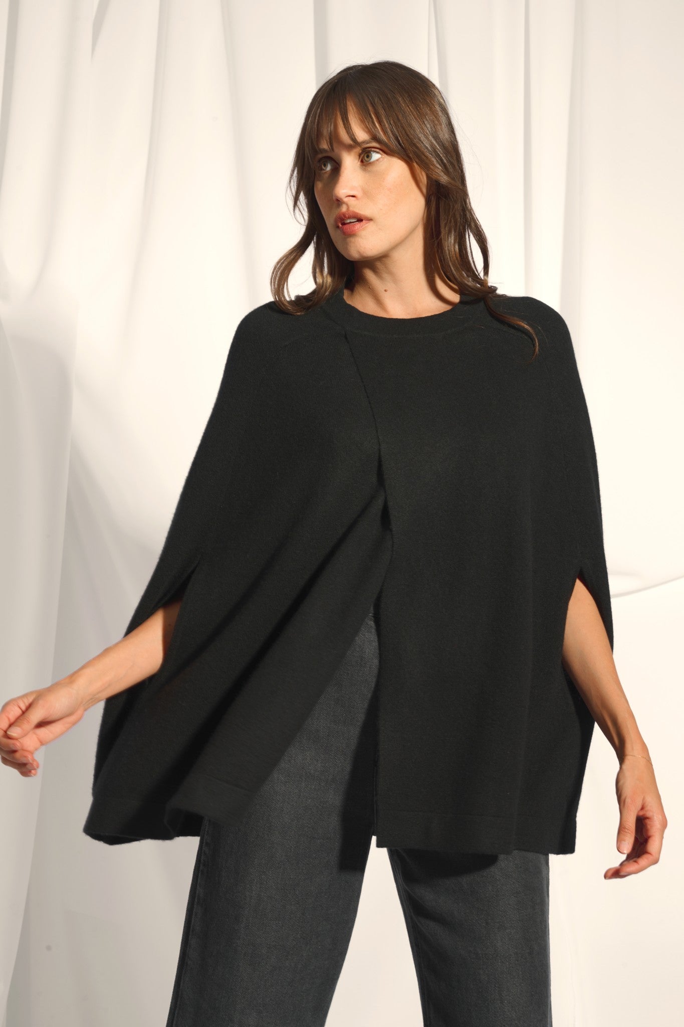 alloa cape ouverte col rond noir 100% cachemire