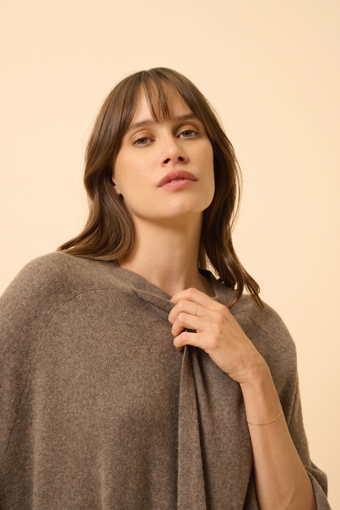 ALLOA open cape with round neck in taupe heather