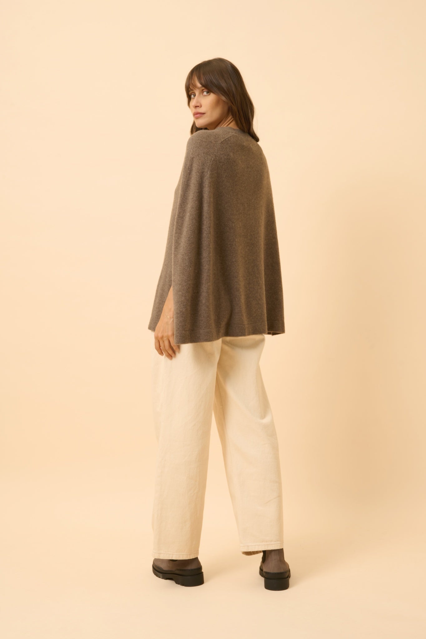 ALLOA open cape with round neck in taupe heather