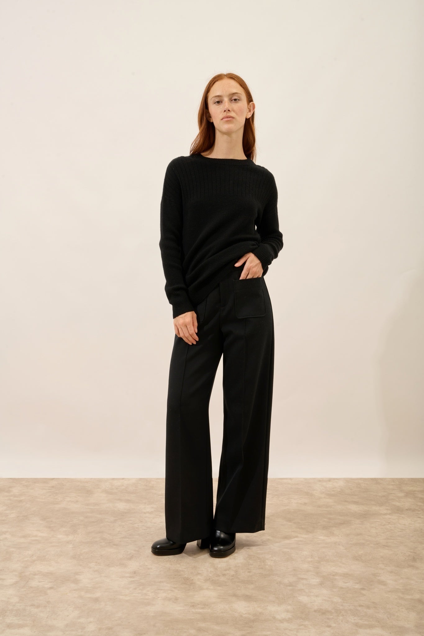 ALVERIS black crew neck sweater