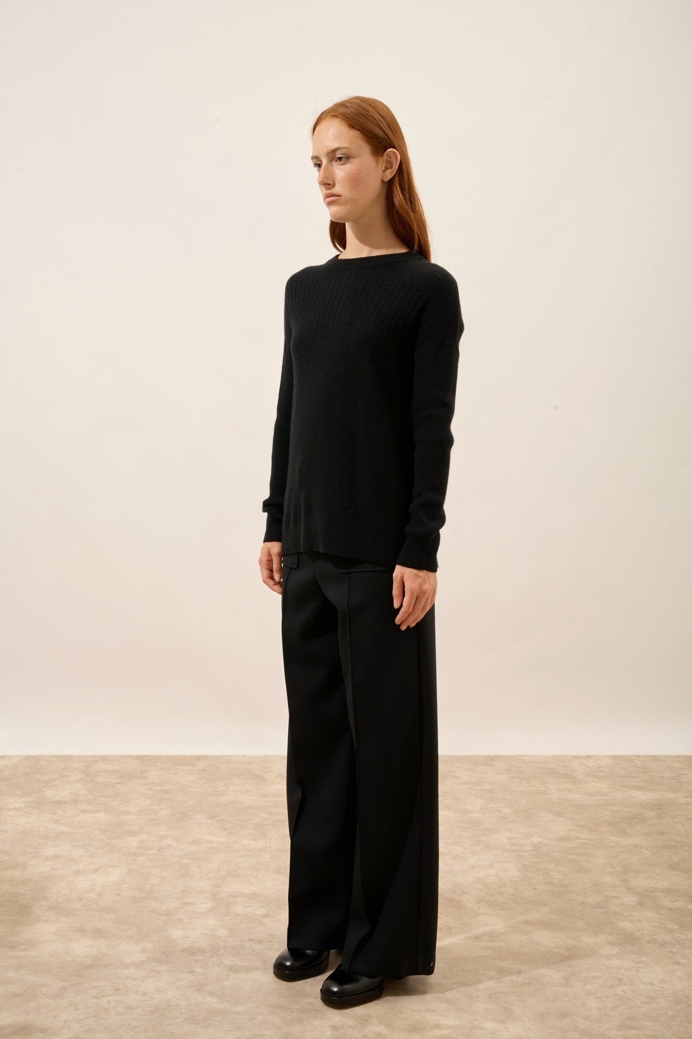 ALVERIS black crew neck sweater