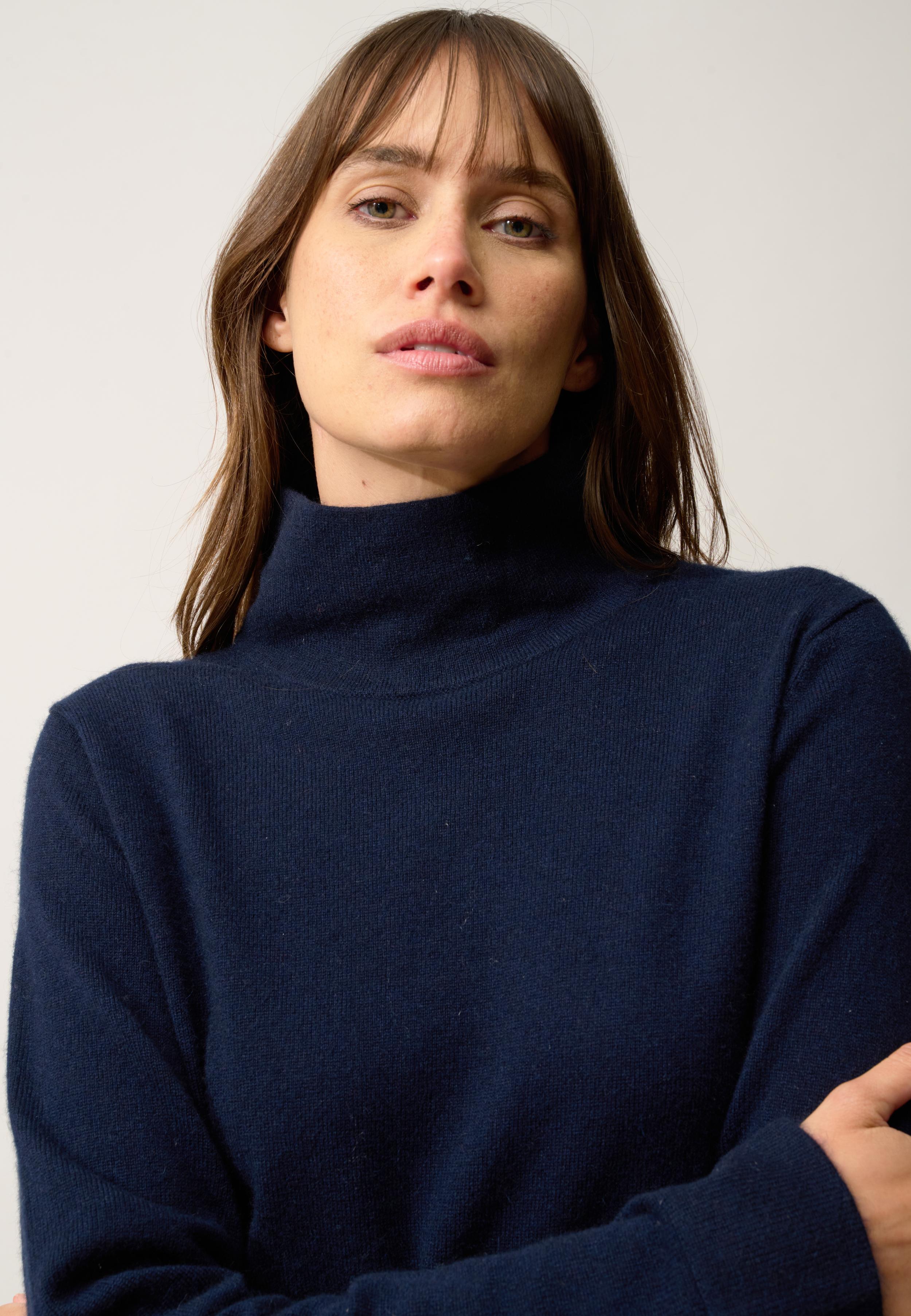AMBRE pull col montant navy