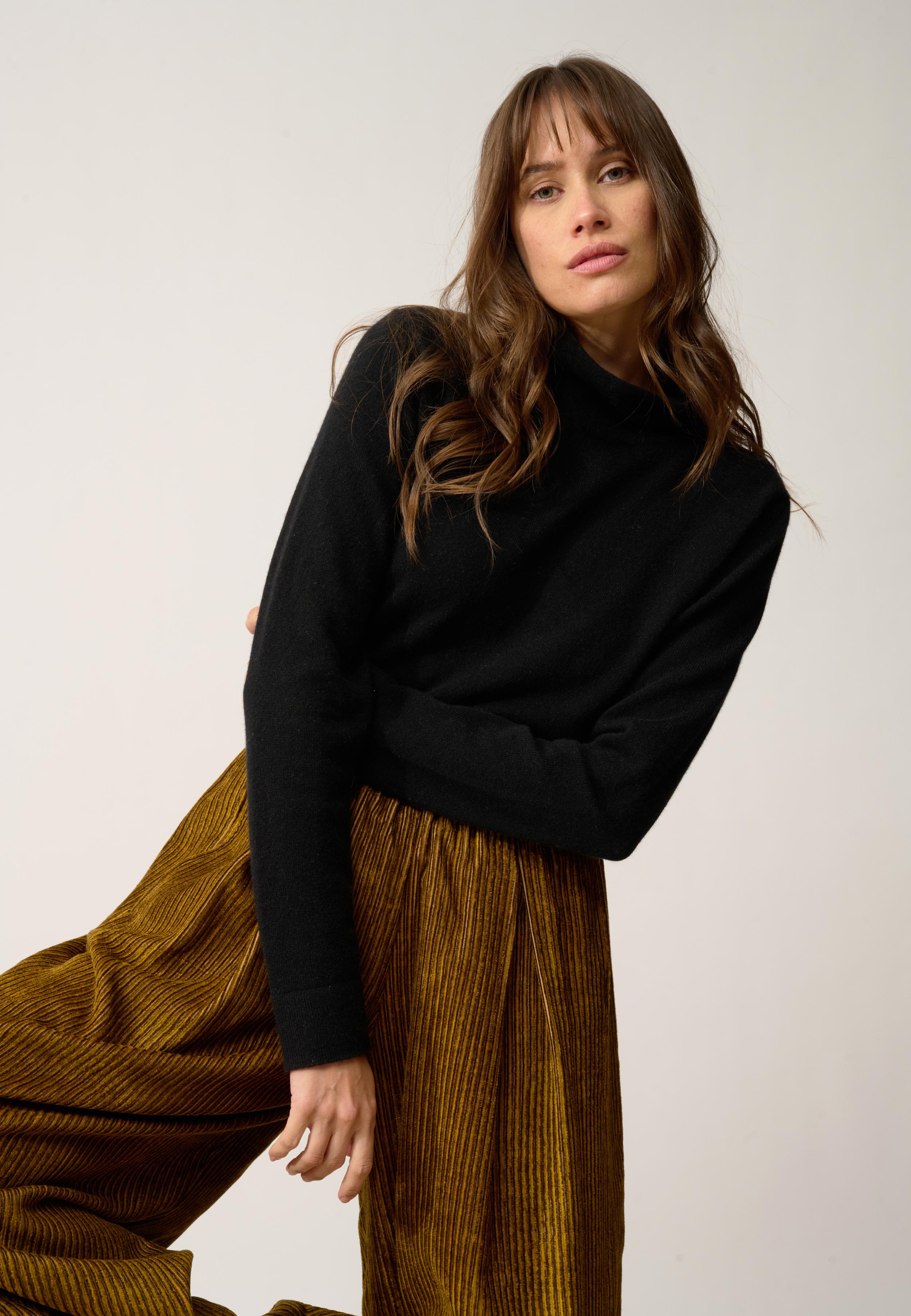 AMBRE pull col montant noir