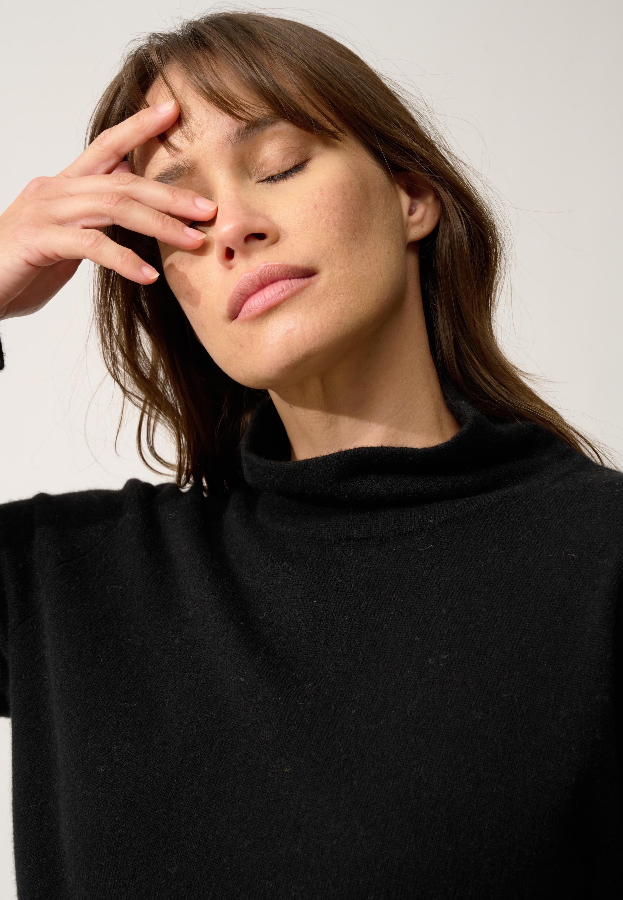 AMBRE pull col montant noir