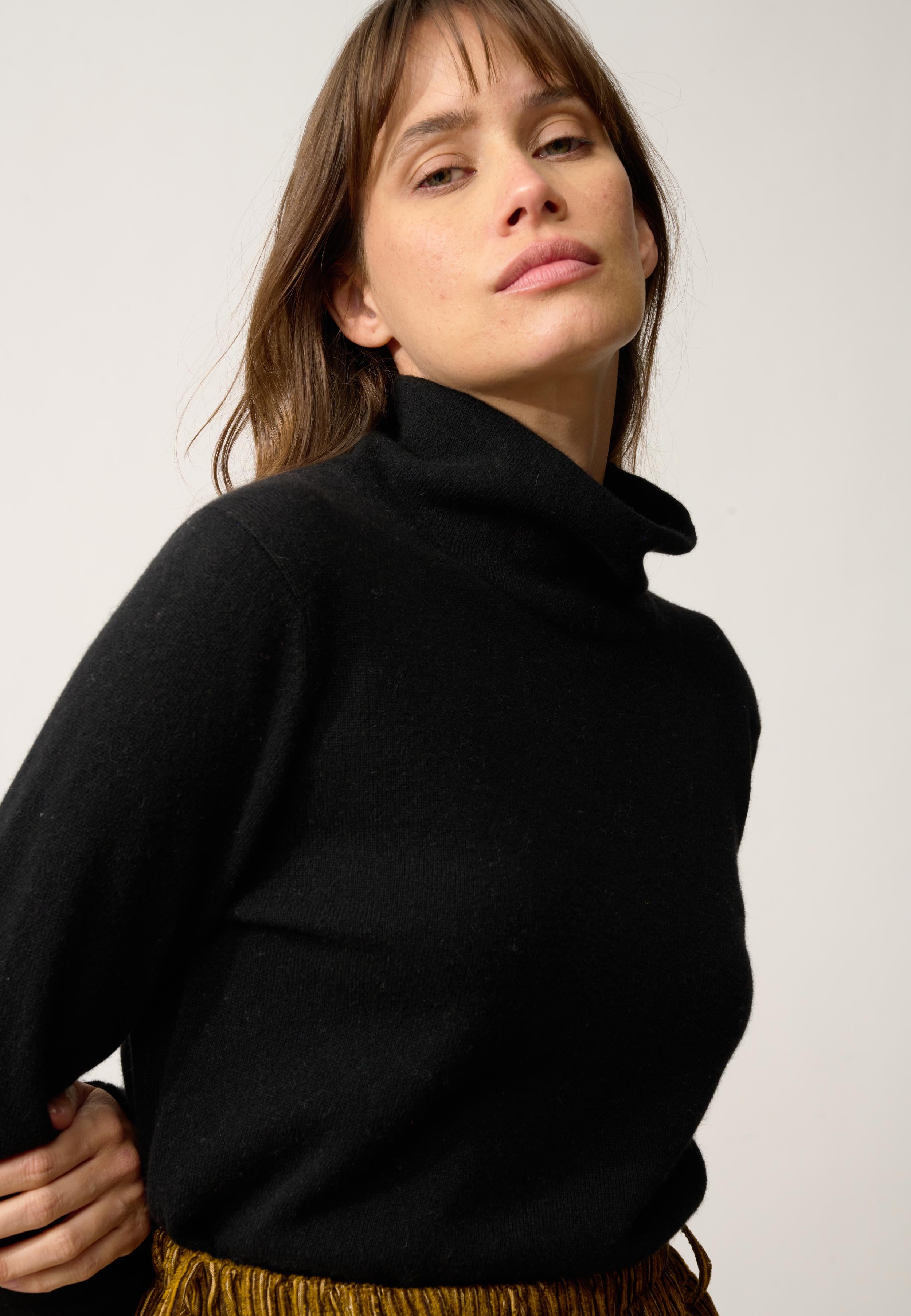 AMBRE pull col montant noir