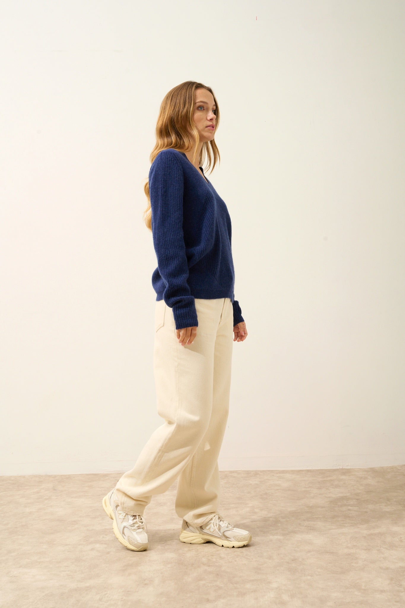 AMRITA pull col v bleu nuit