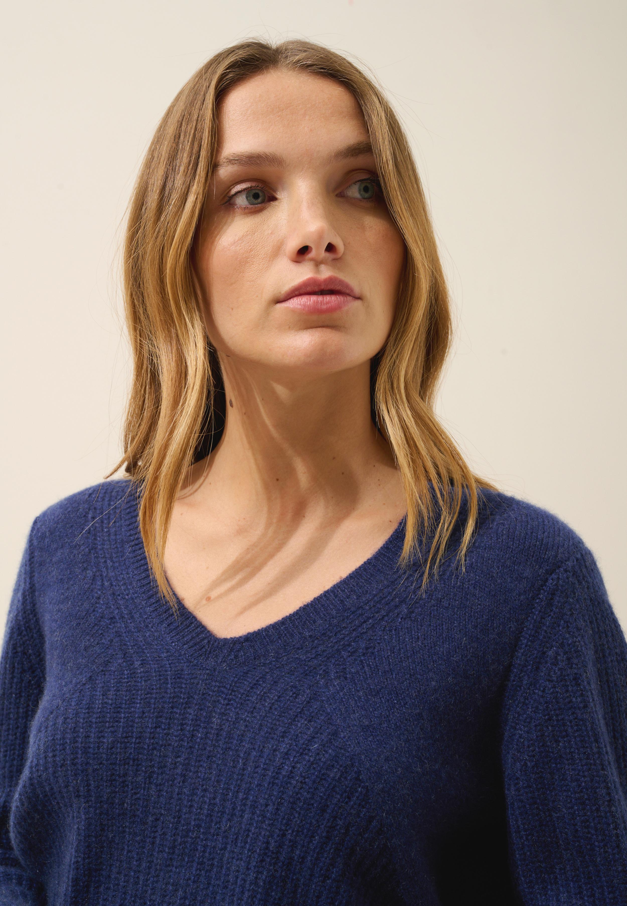 AMRITA pull col v bleu nuit