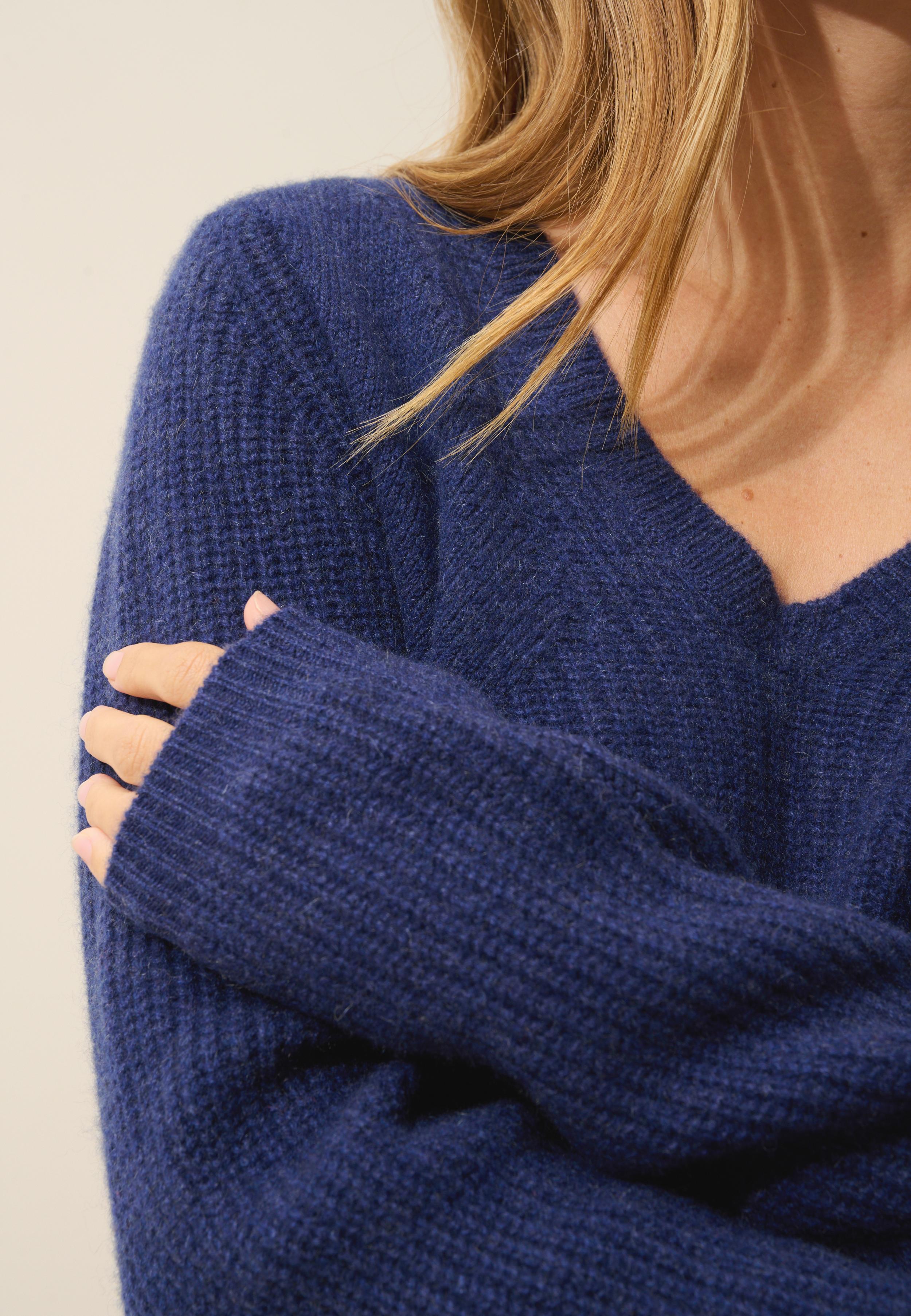 AMRITA pull col v bleu nuit