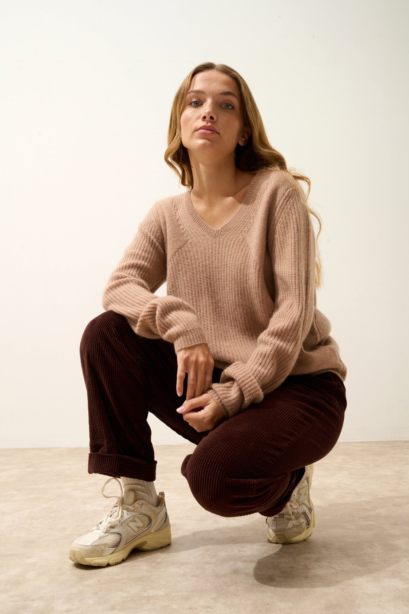 AMRITA pull col v camel chiné