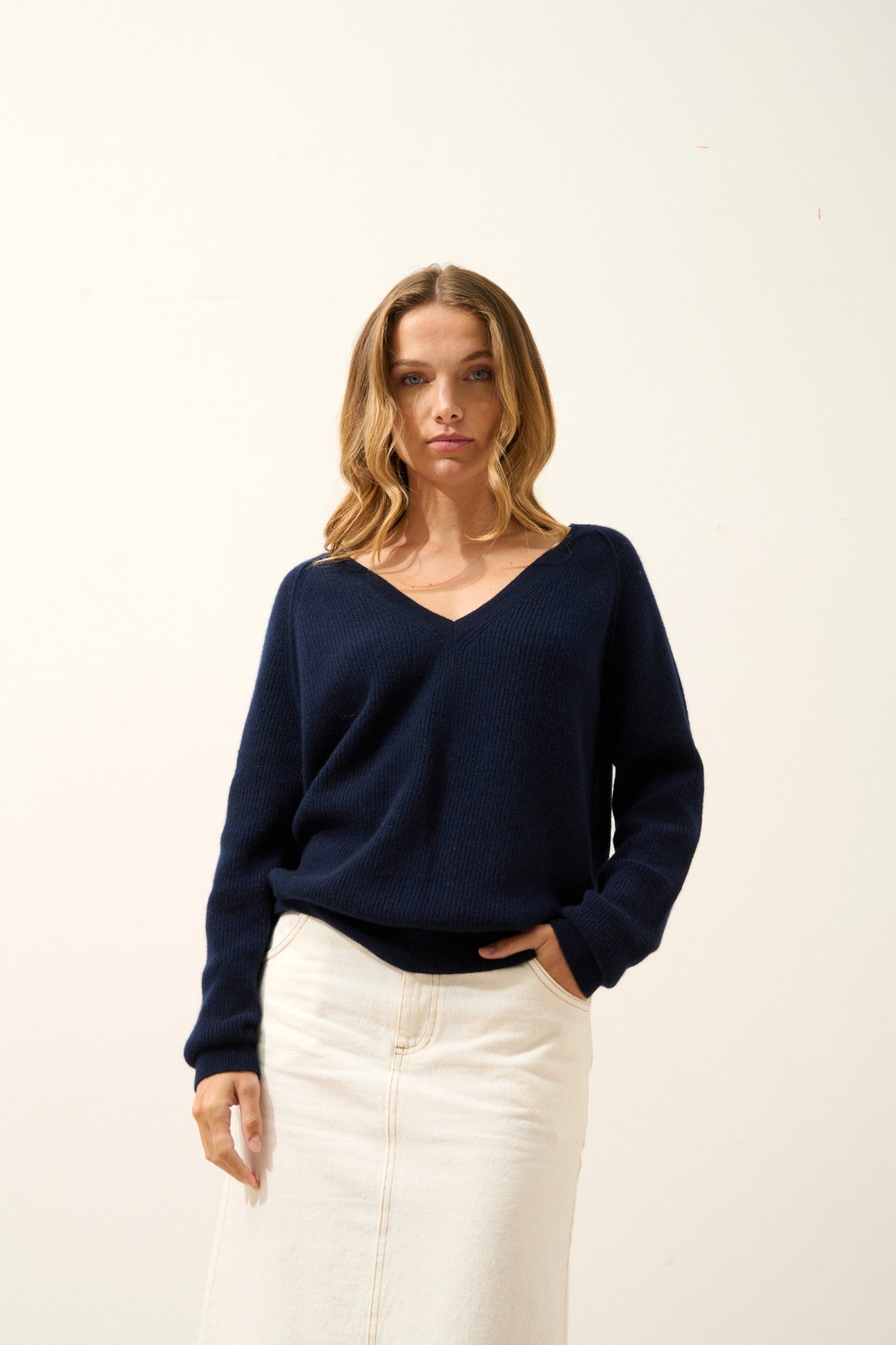 arista pull col v navy 100% cachemire