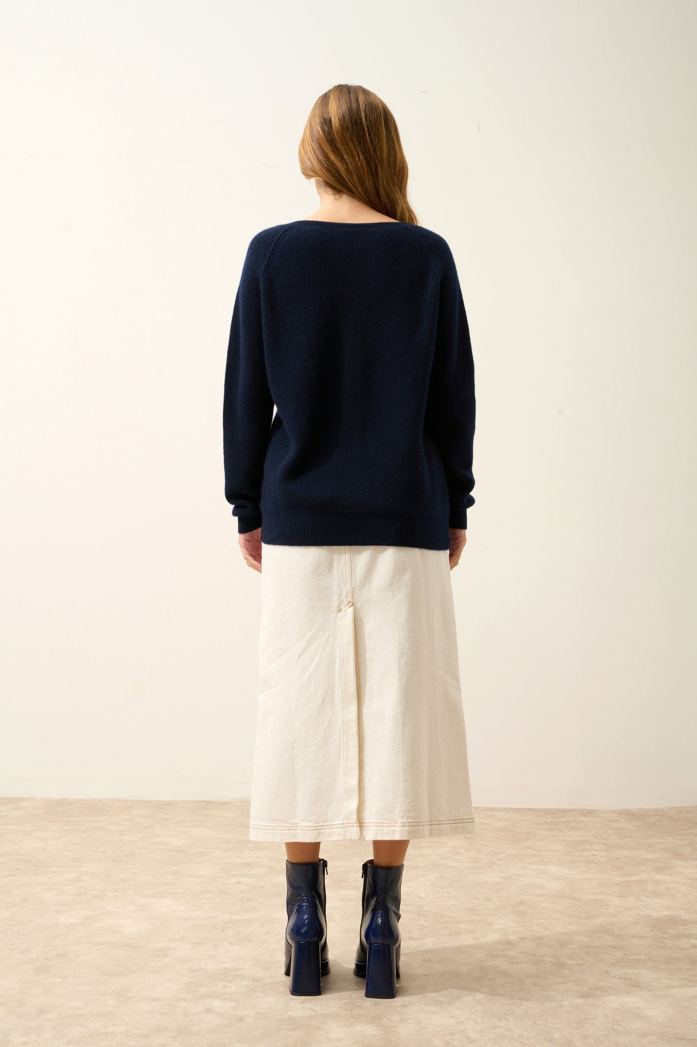 ARISTA navy V-neck sweater