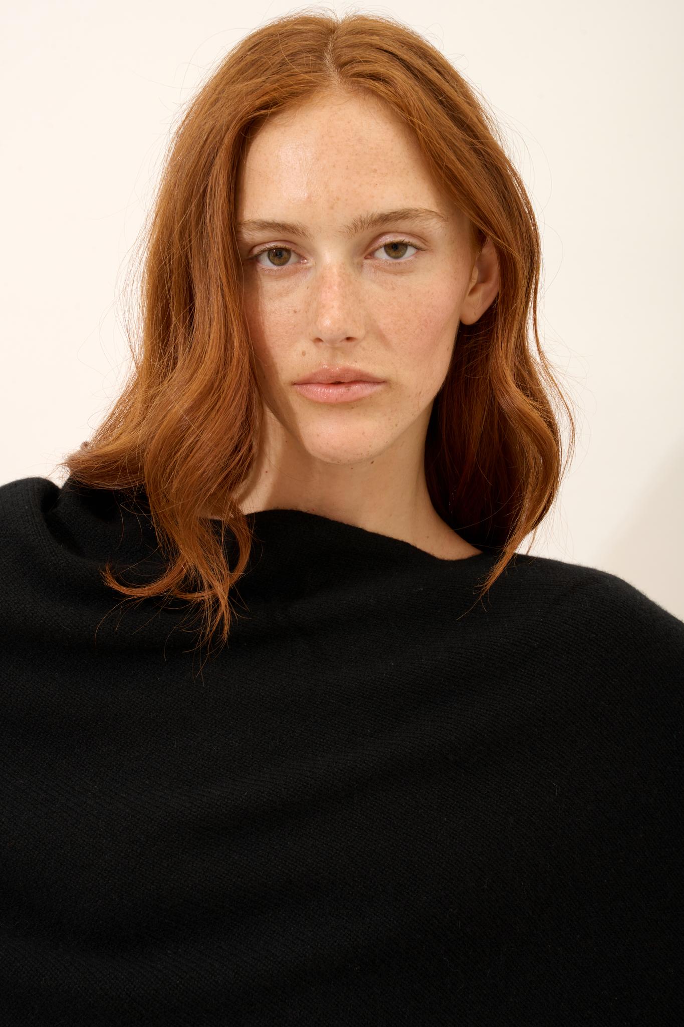 ASHLEY black boat-neck poncho