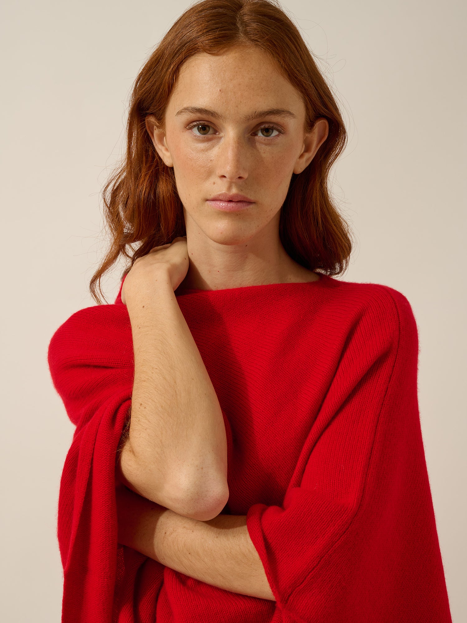 ASHLEY poncho col bateau rouge