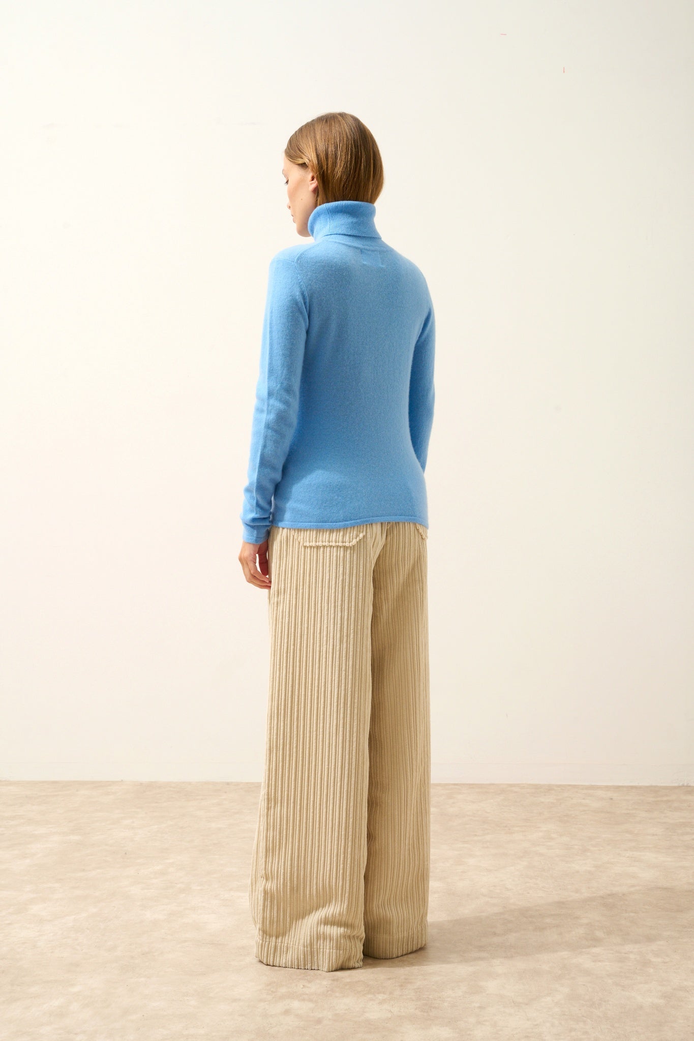 AVA pull col roulé baby blue