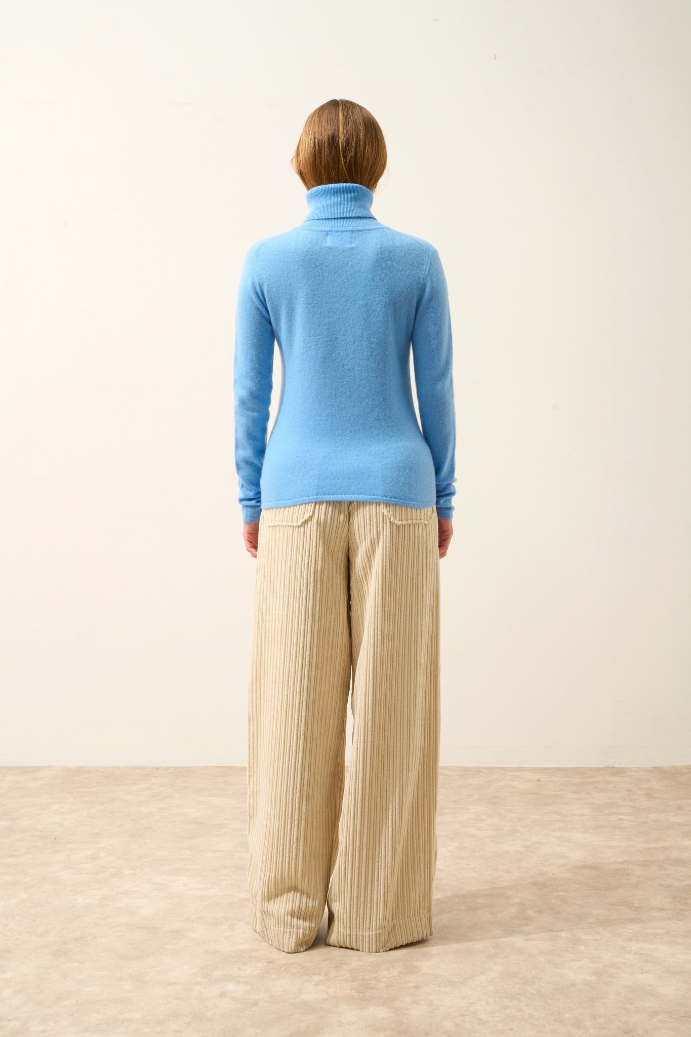 AVA pull col roulé baby blue