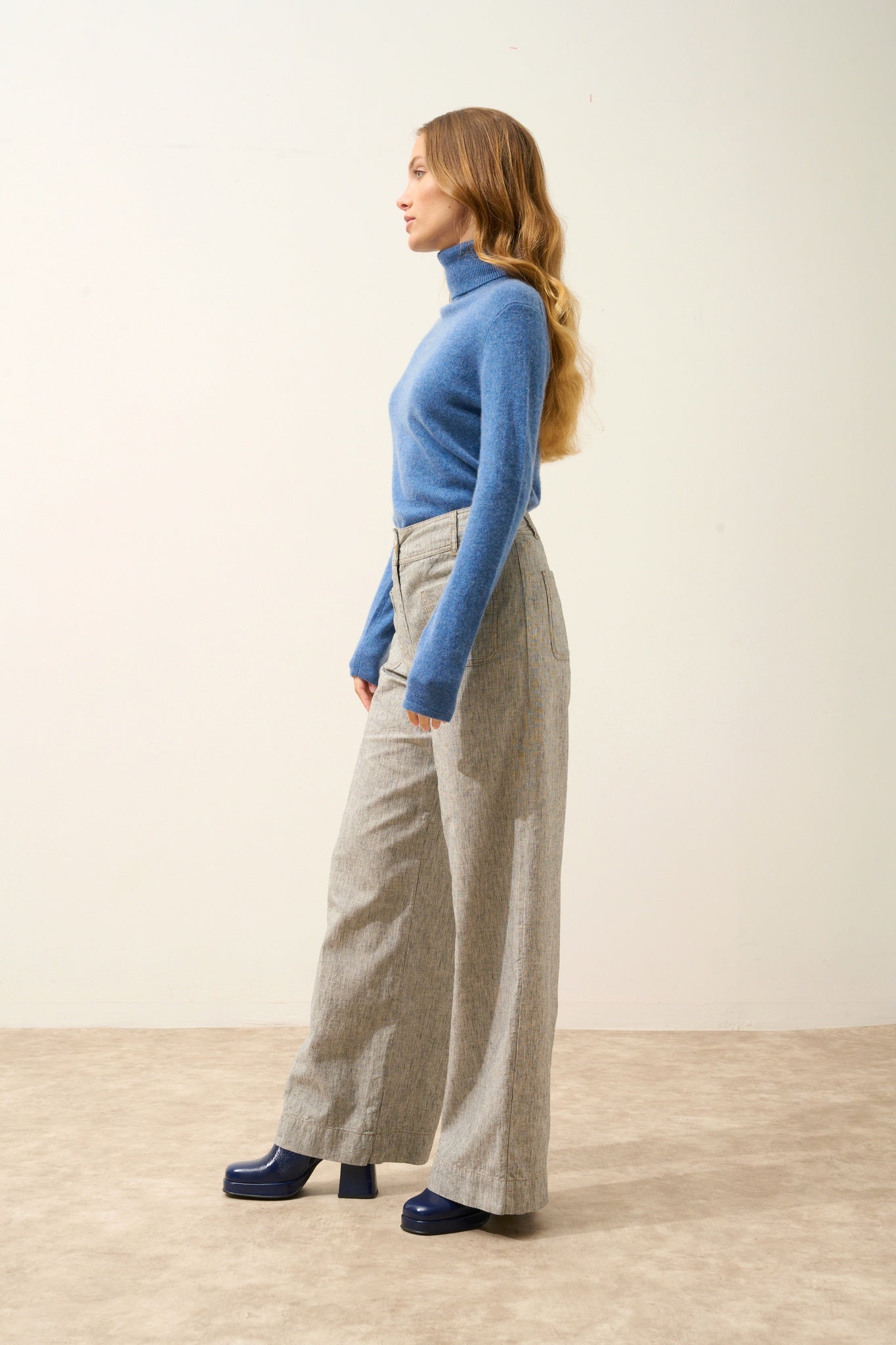 AVA pull col roulé bleu denim