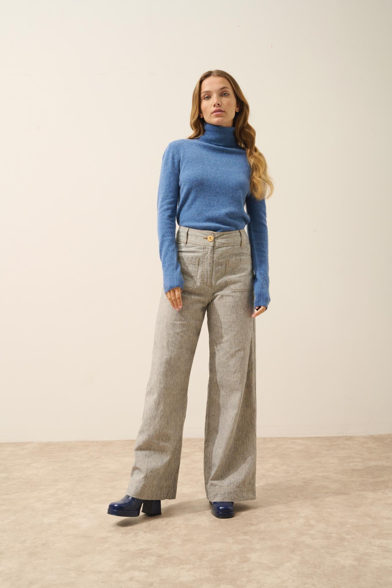 AVA pull col roulé bleu denim