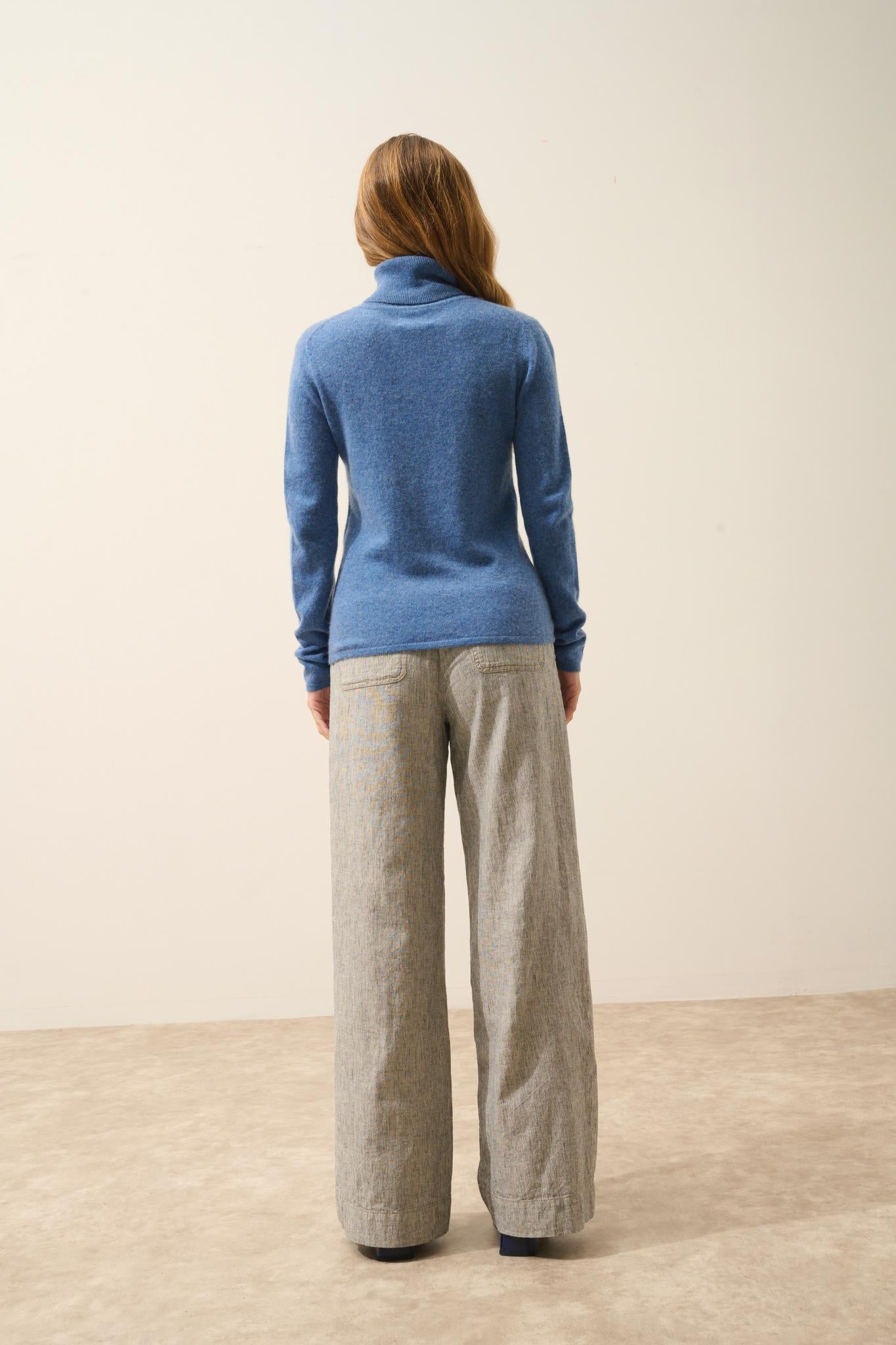 AVA pull col roulé bleu denim