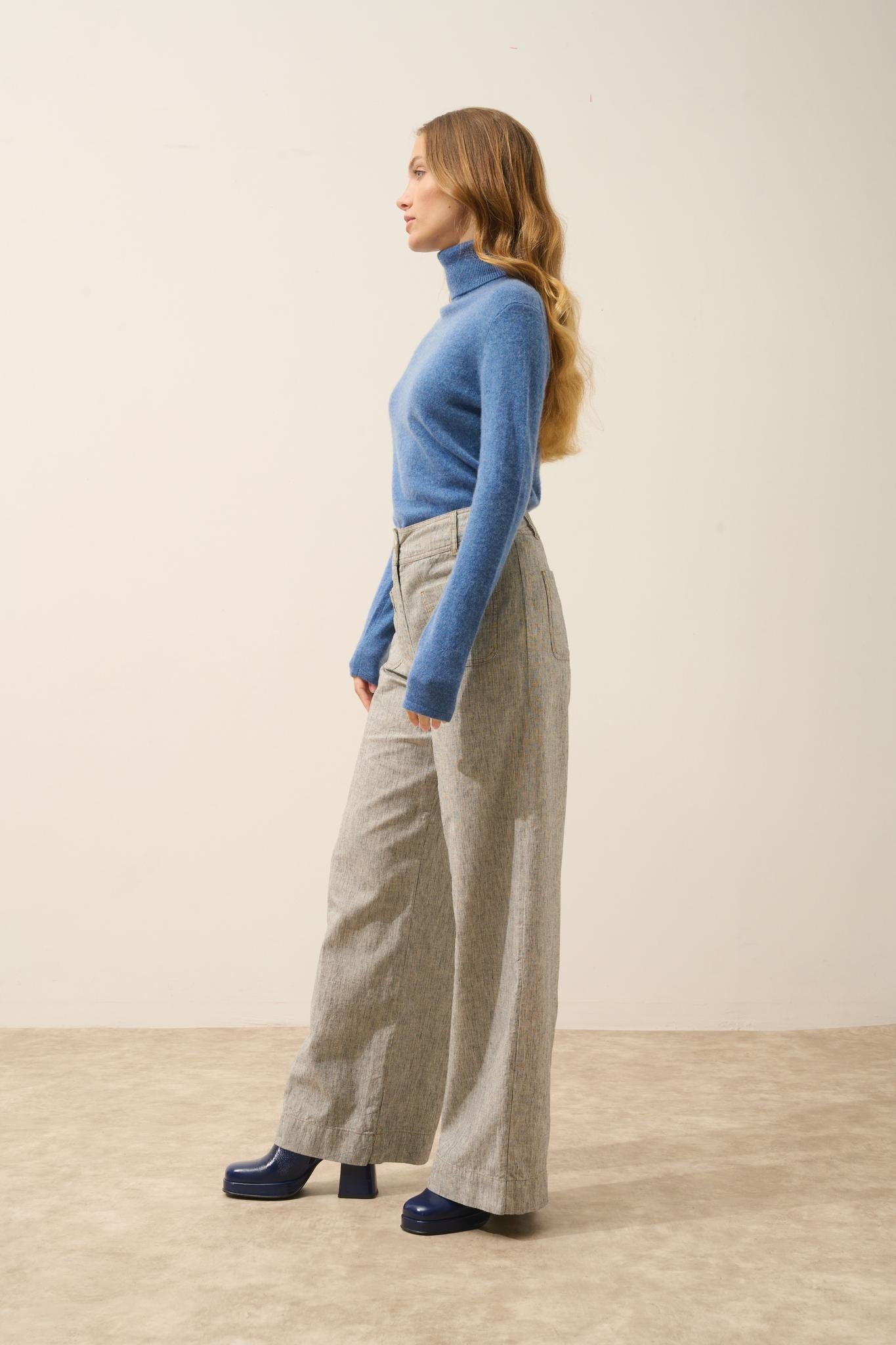 AVA pull col roulé bleu denim