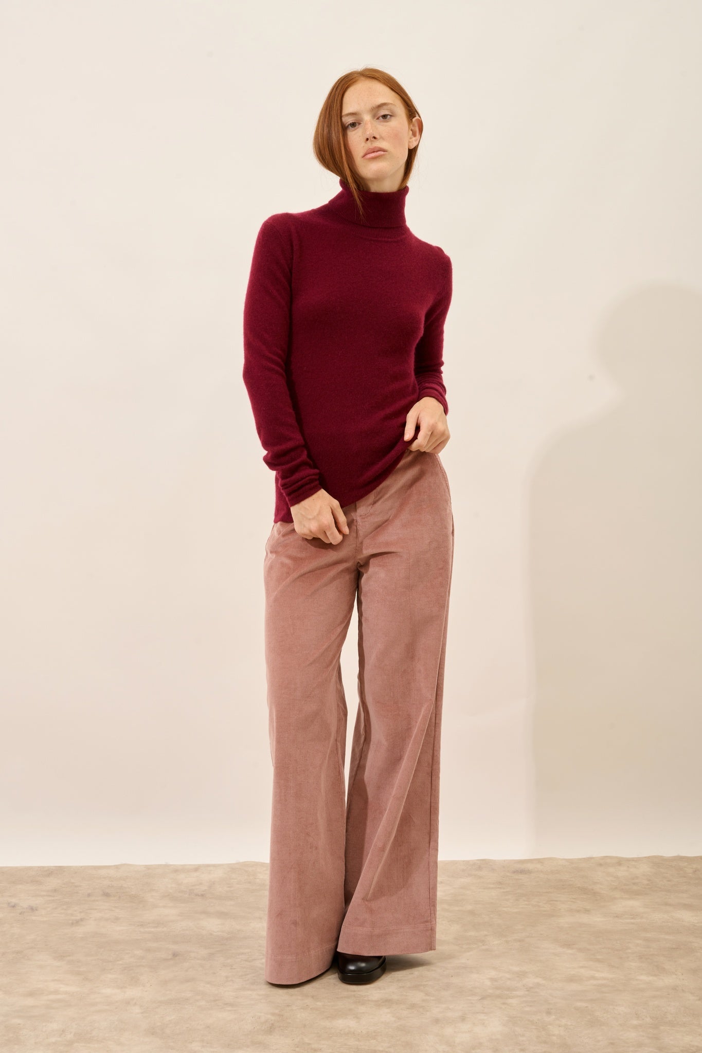 AVA pull col roulé bordeaux