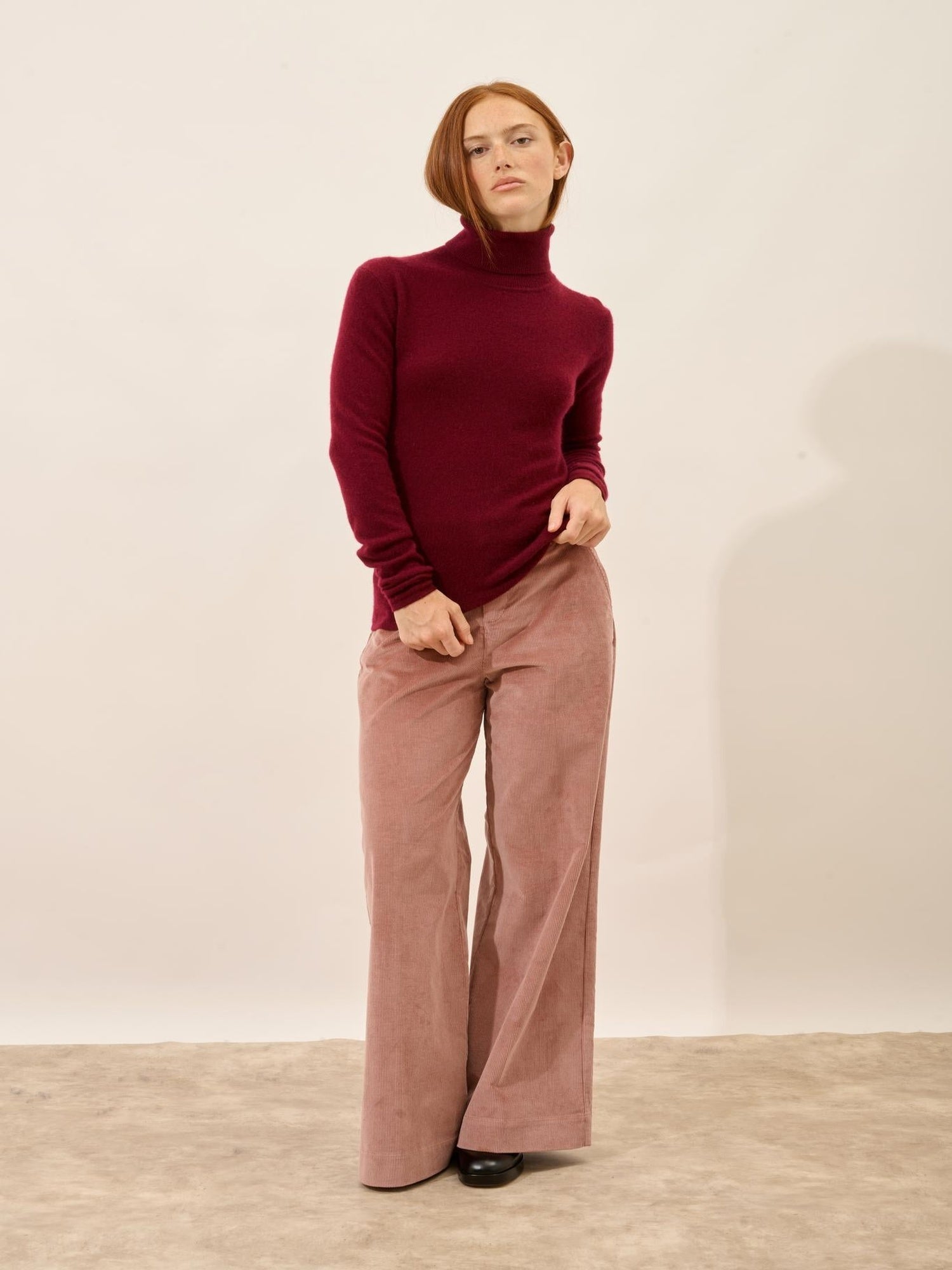 AVA pull col roulé bordeaux